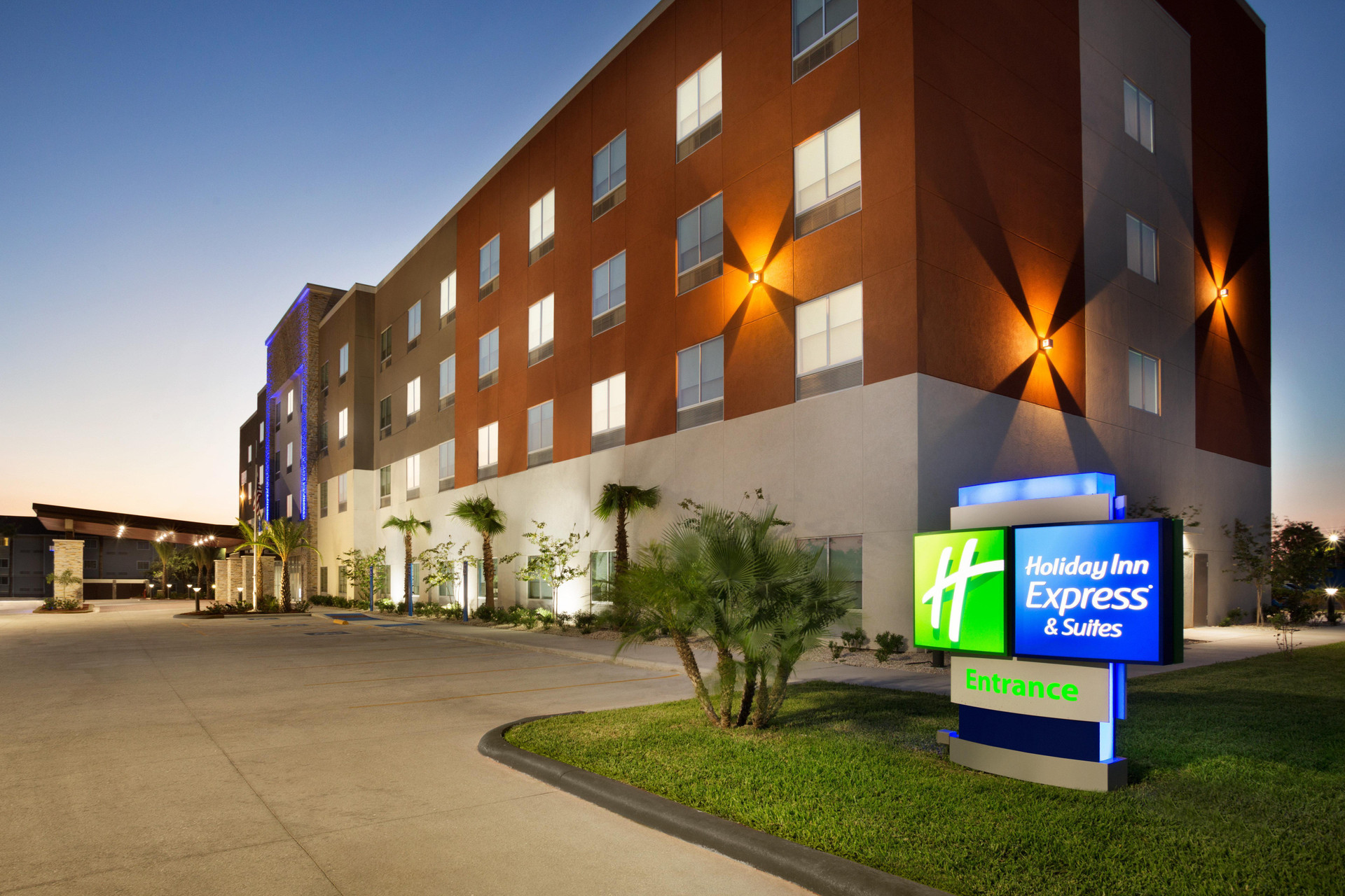 Vista Exterior Holiday Inn Express & Suites McAllen - Medical Center Area by IHG