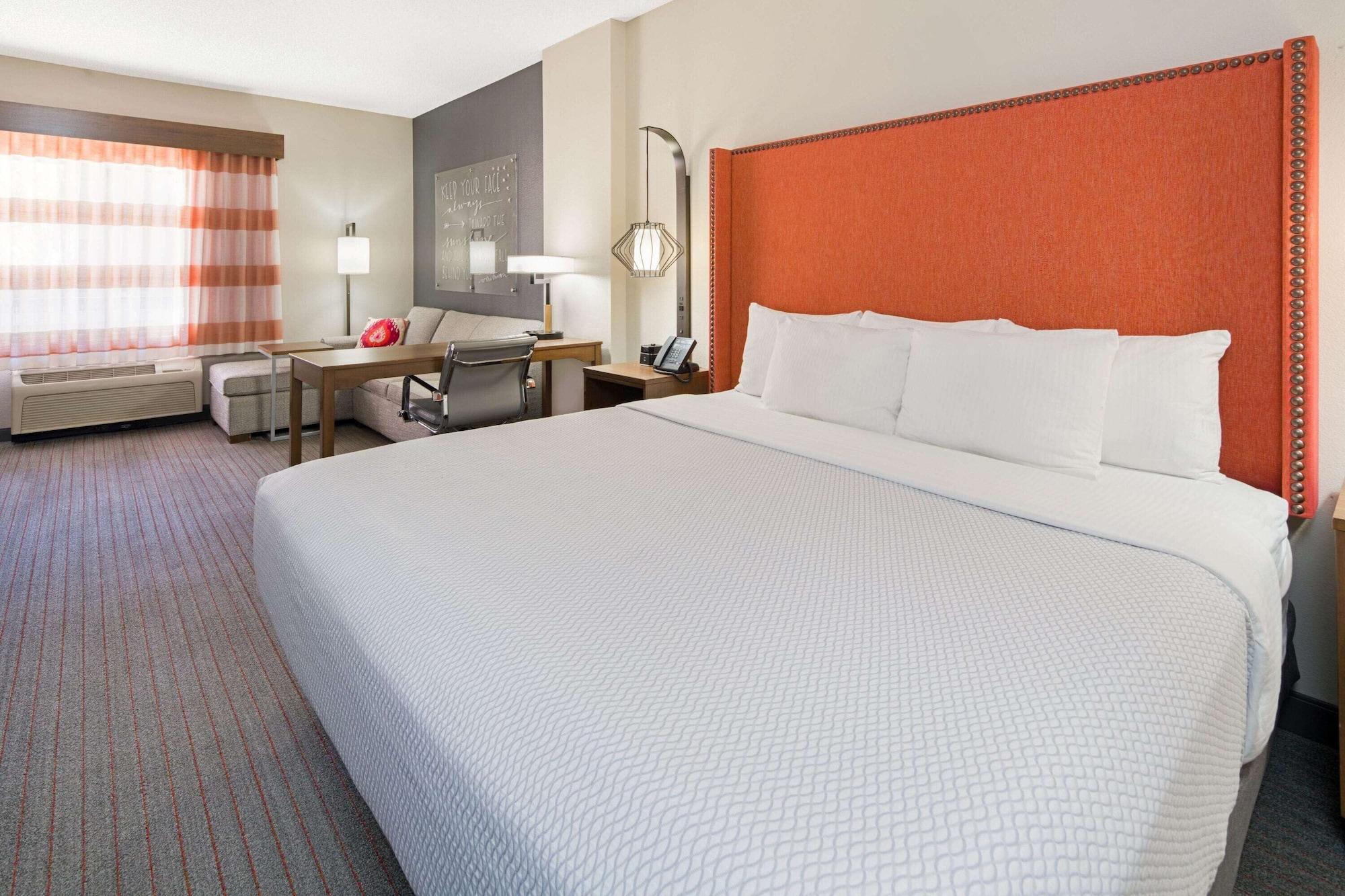 Habitación La Quinta Inn & Suites by Wyndham Orange County Airport