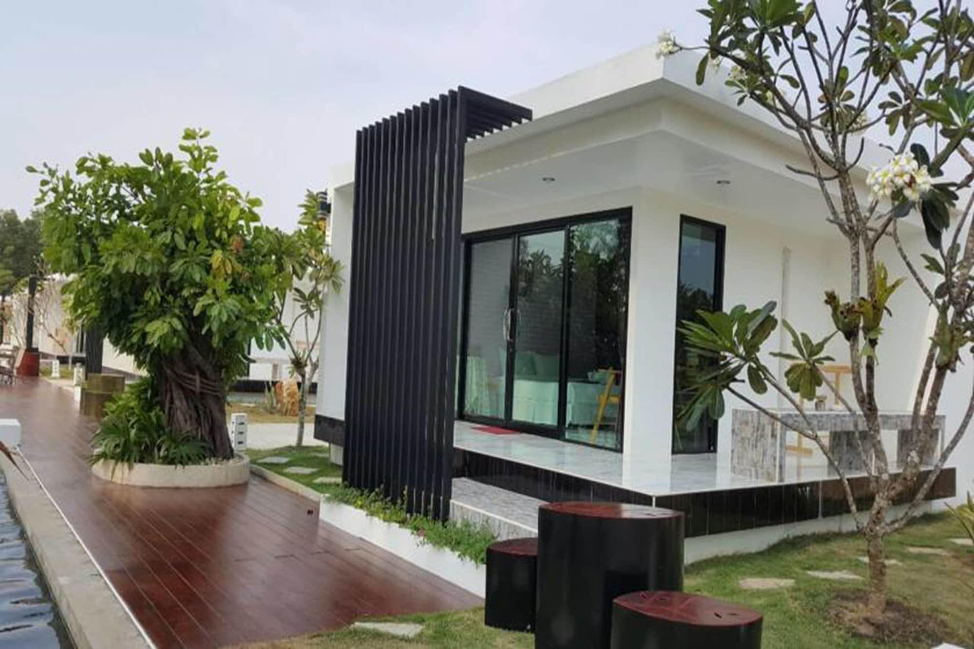 Varios Yamadaya Beach Resort