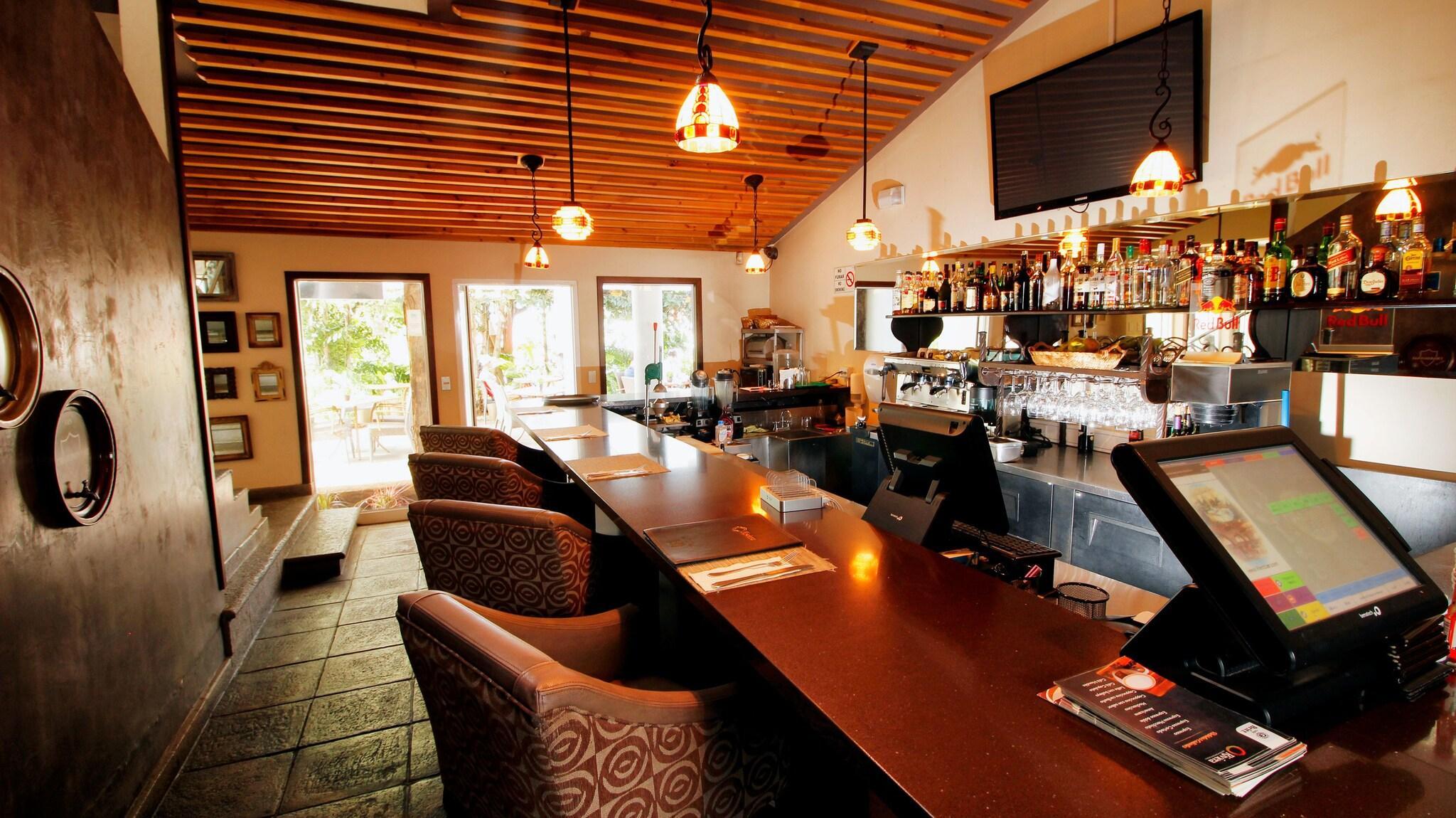 Bar/Salón La Riviera