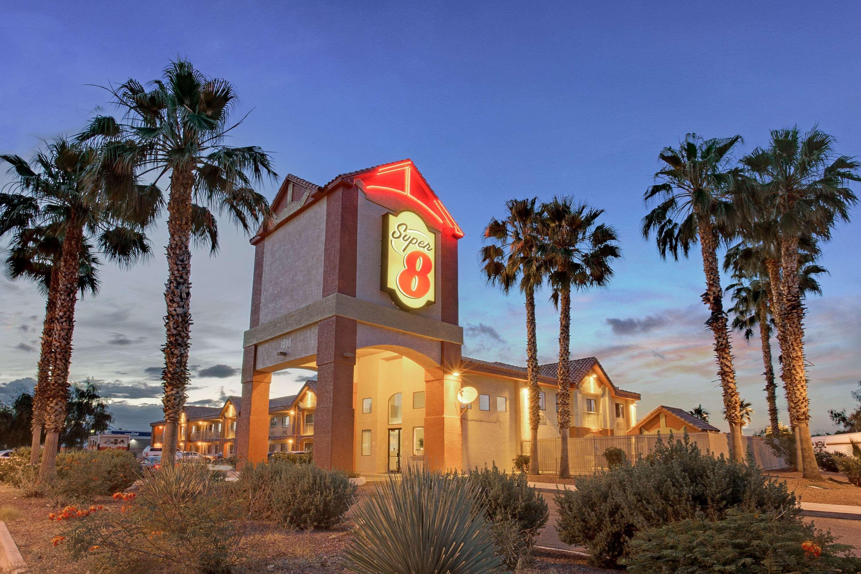 Varios Super 8 by Wyndham Tucson/Grant Road Area AZ