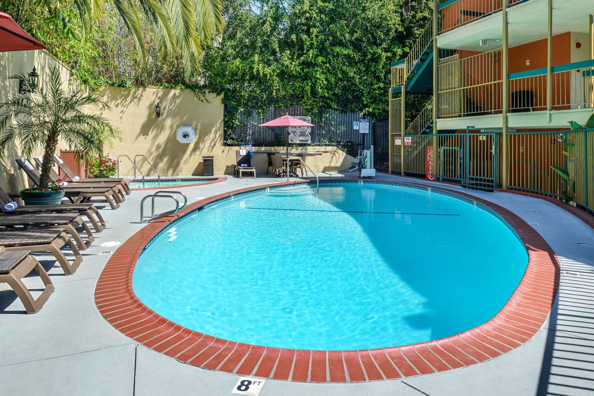 Pool view Best Western Hollywood Plaza Inn