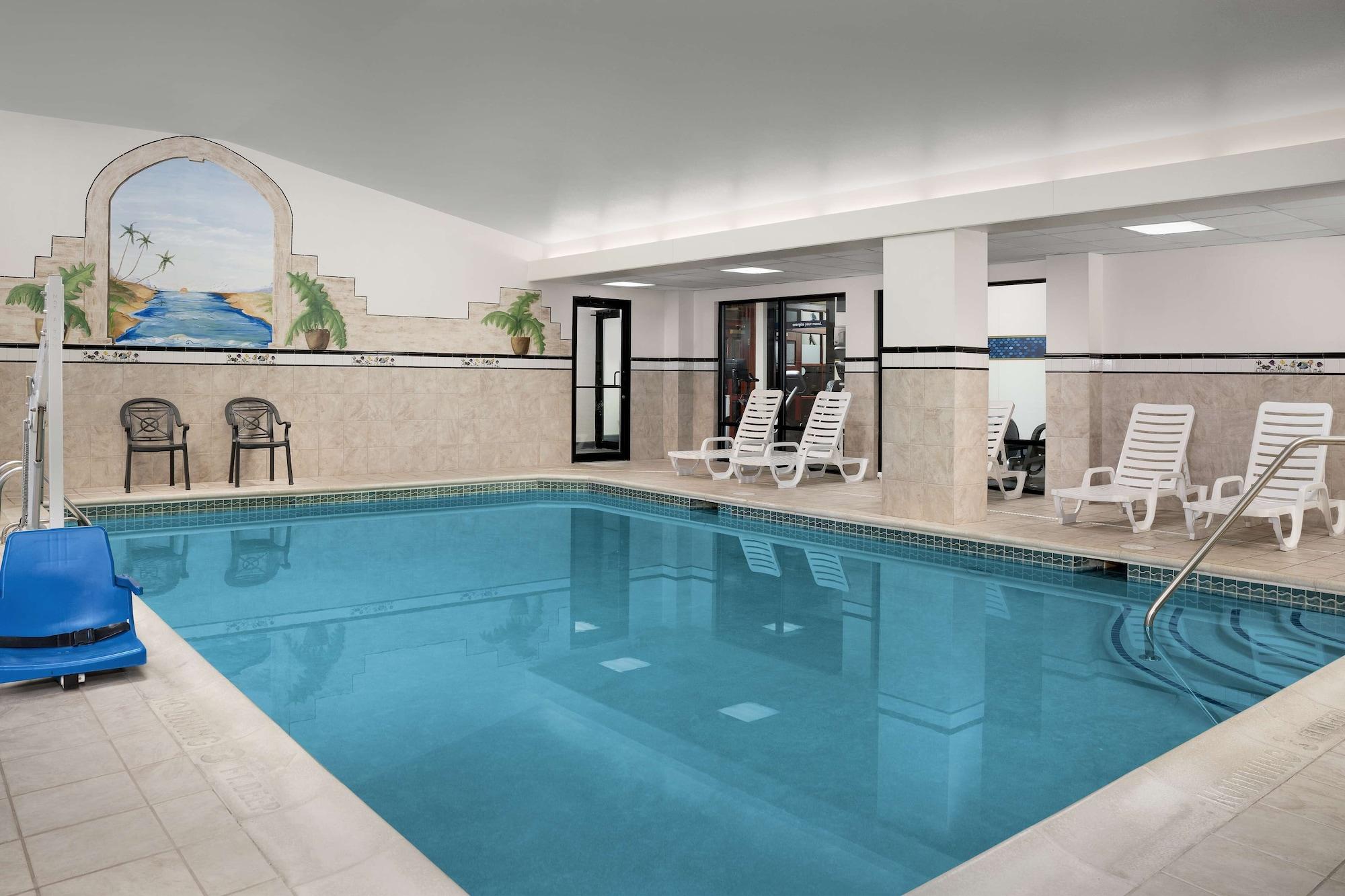 Vista Piscina Hampton Inn Easton