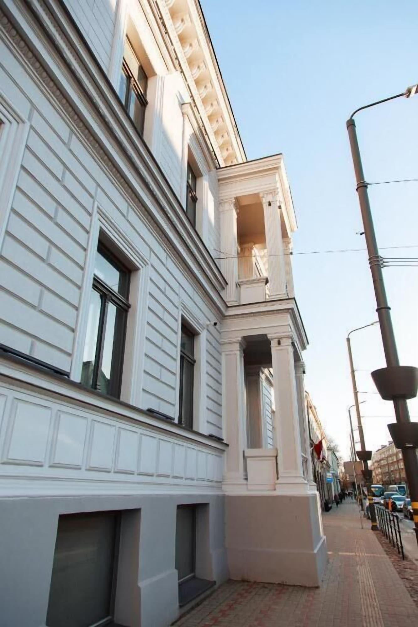Varios Roze Center Apartments