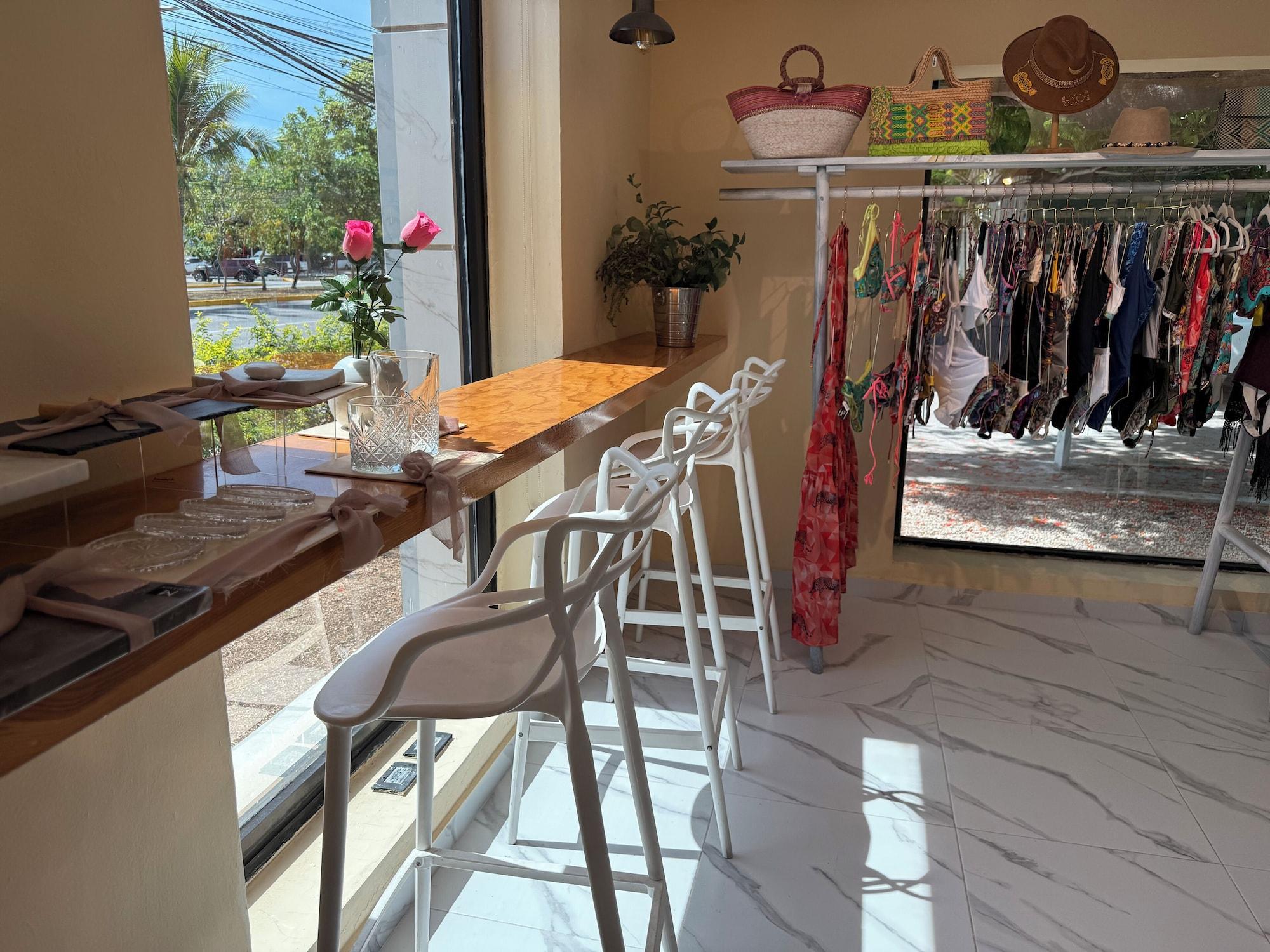 Restaurant Downtown Suites - Hotel Boutique by Maraf