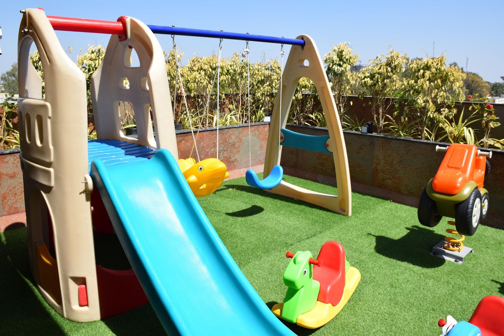 Instalaciones Recreativas Humming Bird Hotel & Banquet