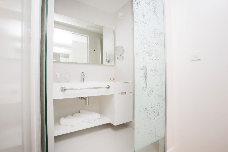 Baño Amadria Park Hotel Jure