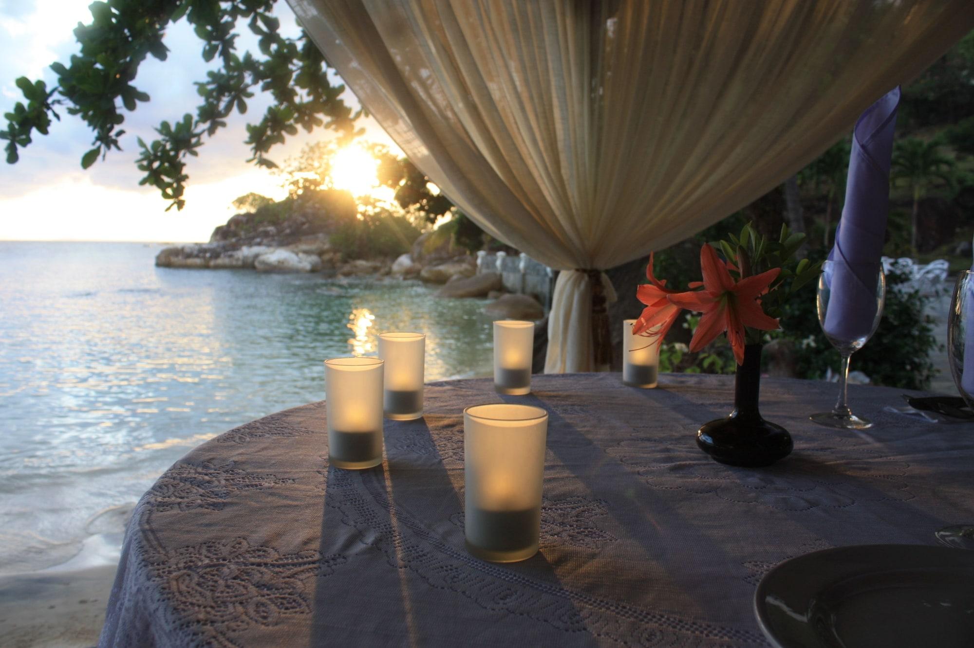Varios Minang Cove Resort