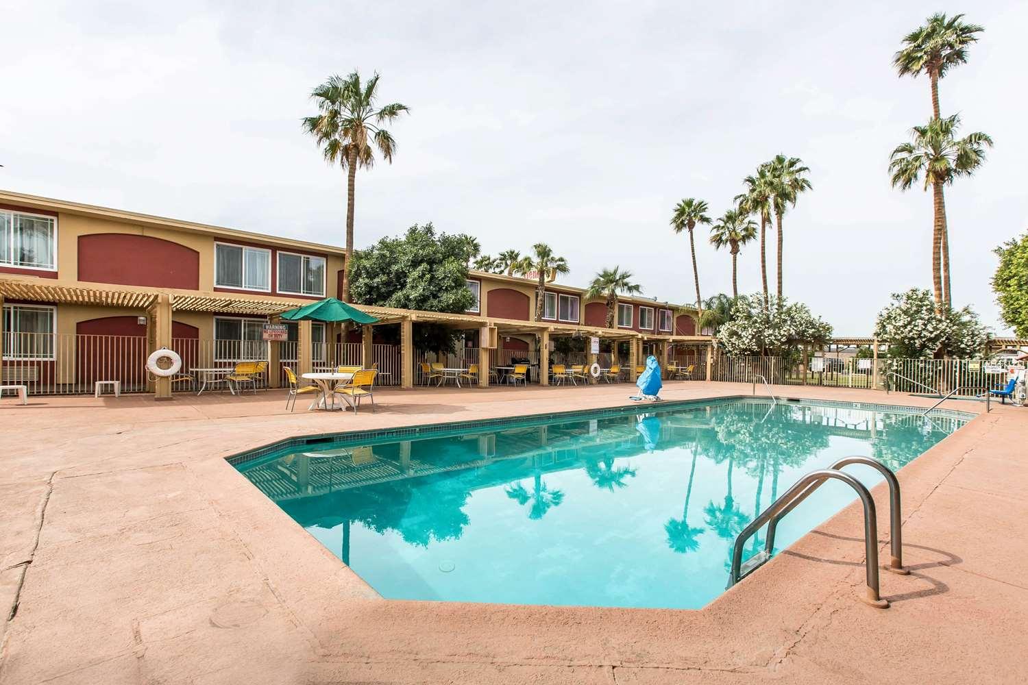Vista Piscina Quality Inn