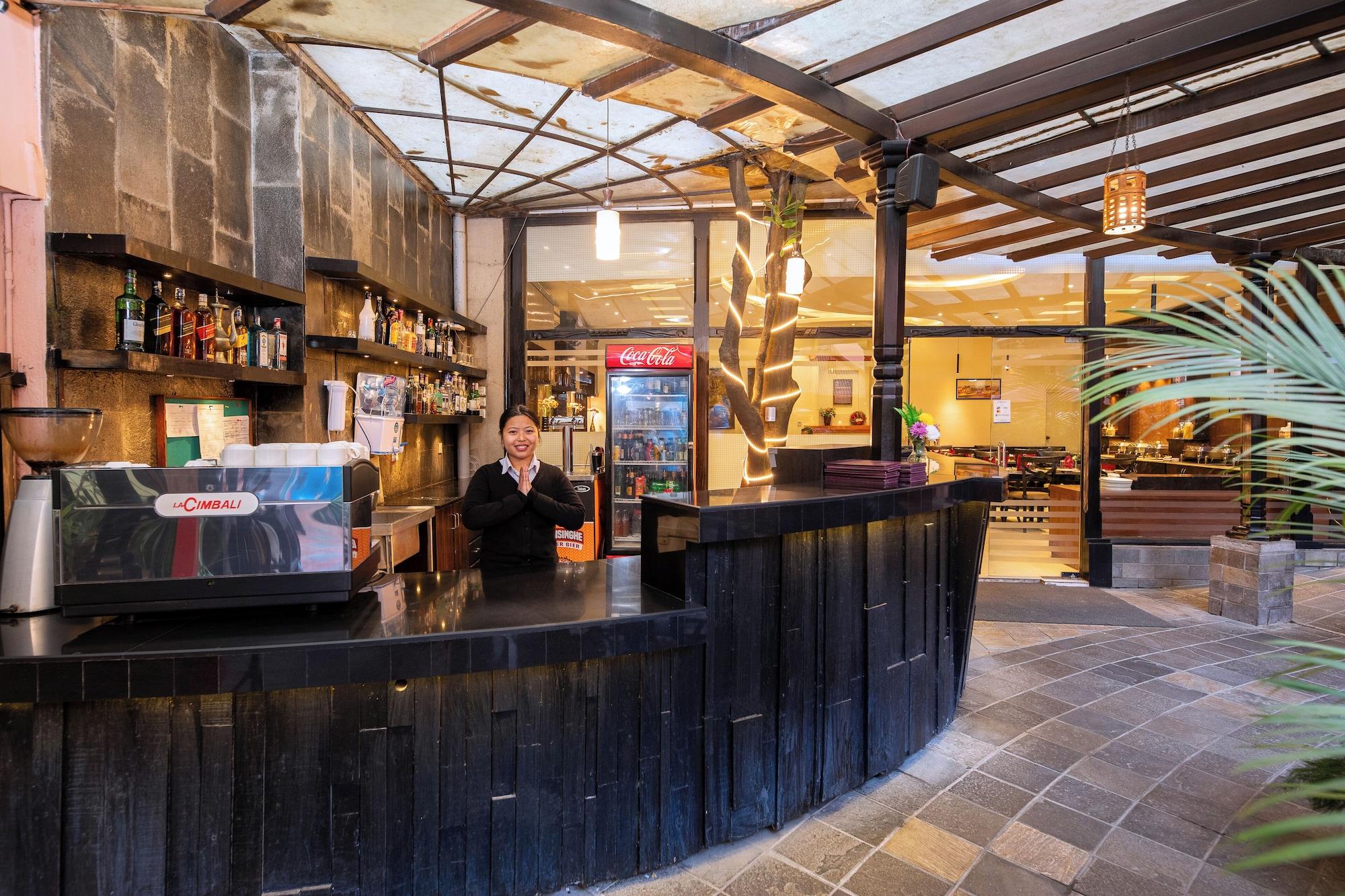 Bar/Salón Hotel Marshyangdi