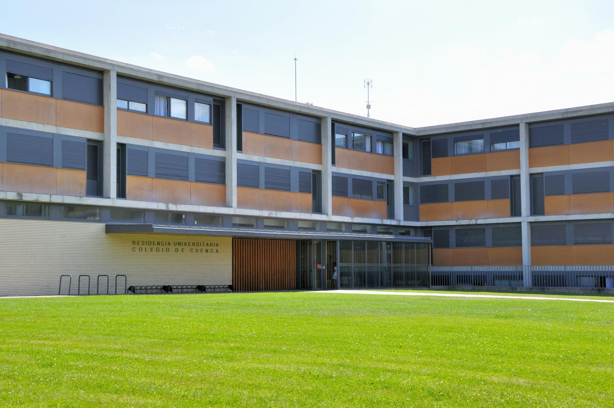 Vista Exterior R.U Colegio de Cuenca - Centro Adscrito a la REAJ