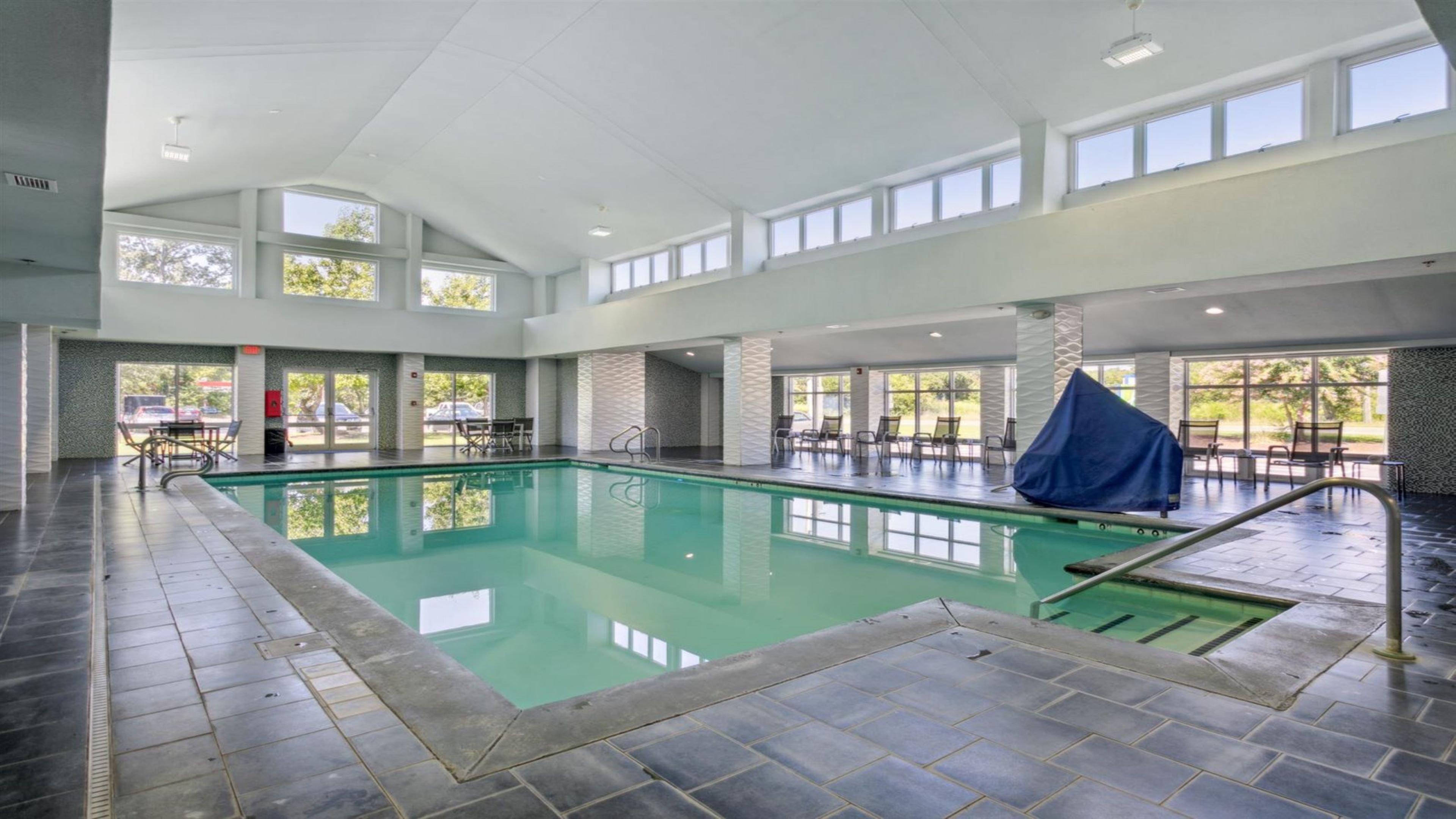 Vista Piscina Holiday Inn Express Williamsburg North by IHG