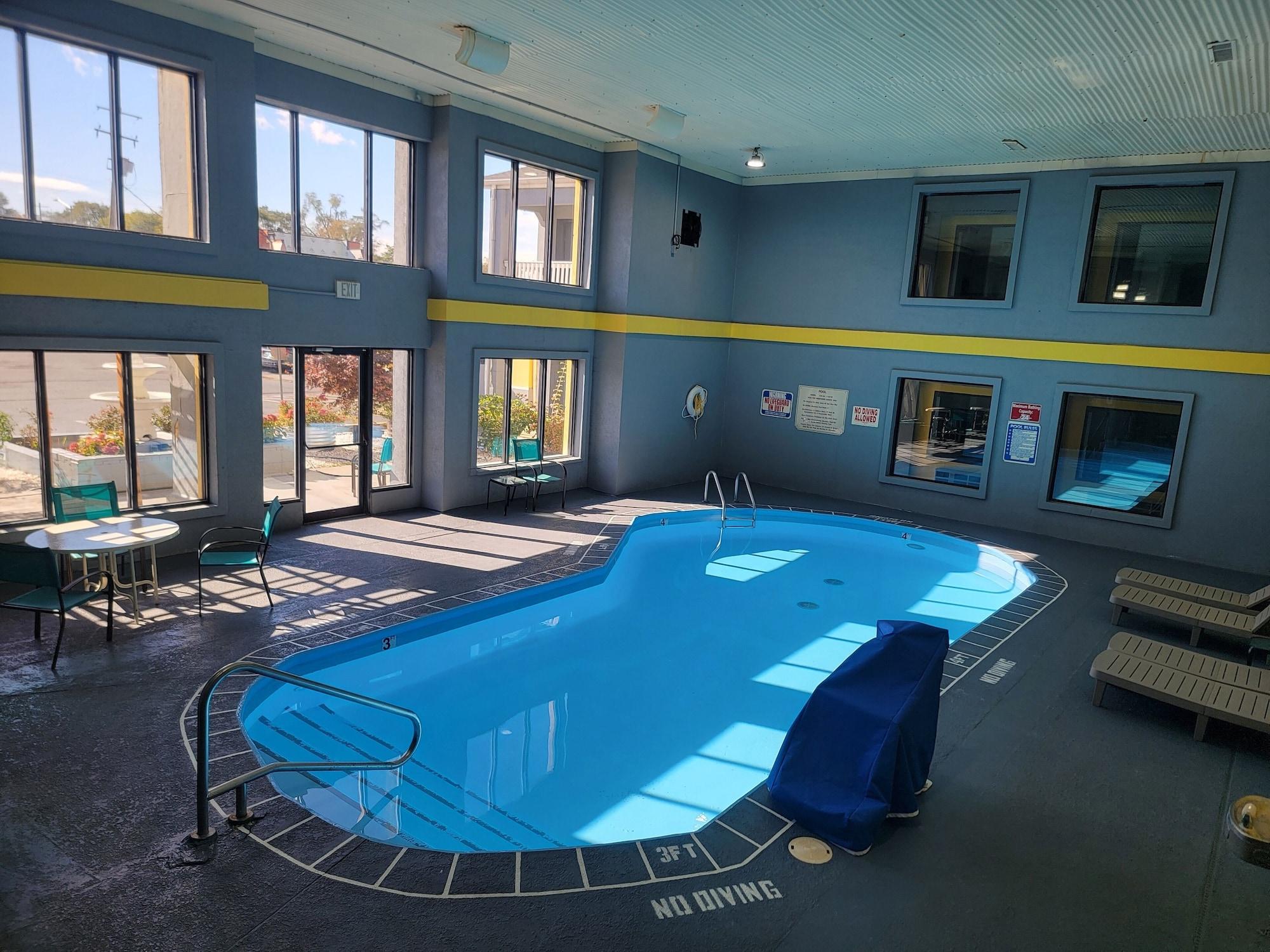 Vista Piscina Quality Inn Grand Rapids Near Dowtown