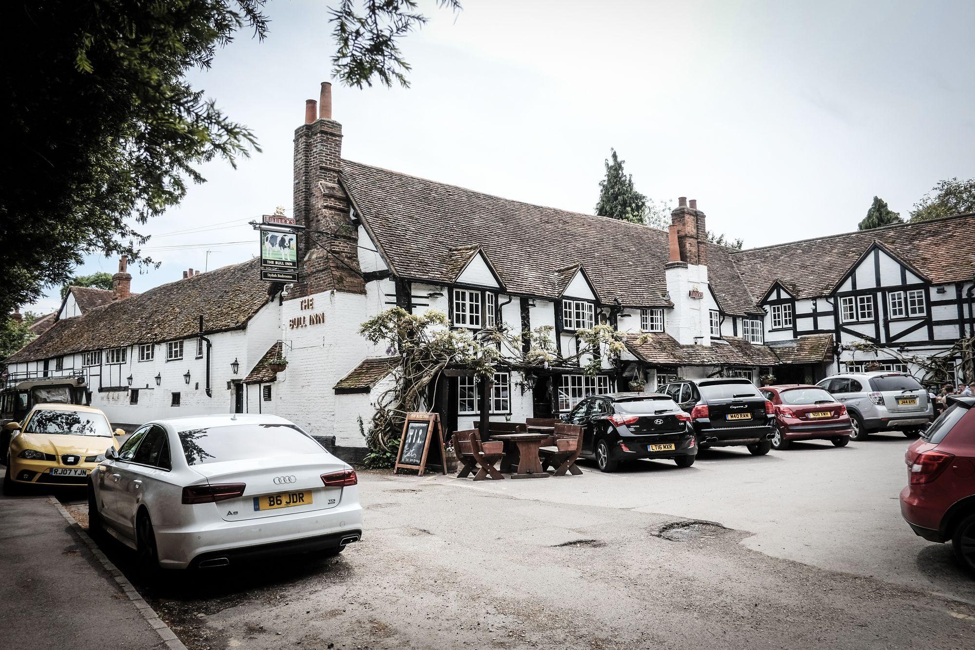 Vista Exterior Bull Inn
