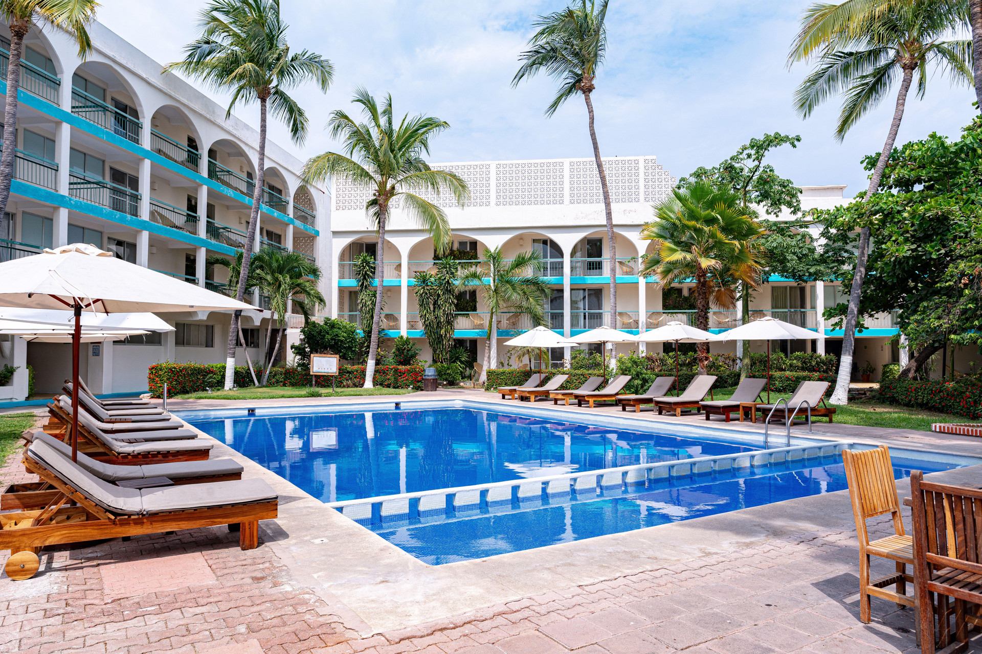 Vista Piscina Hotel Suites Villasol