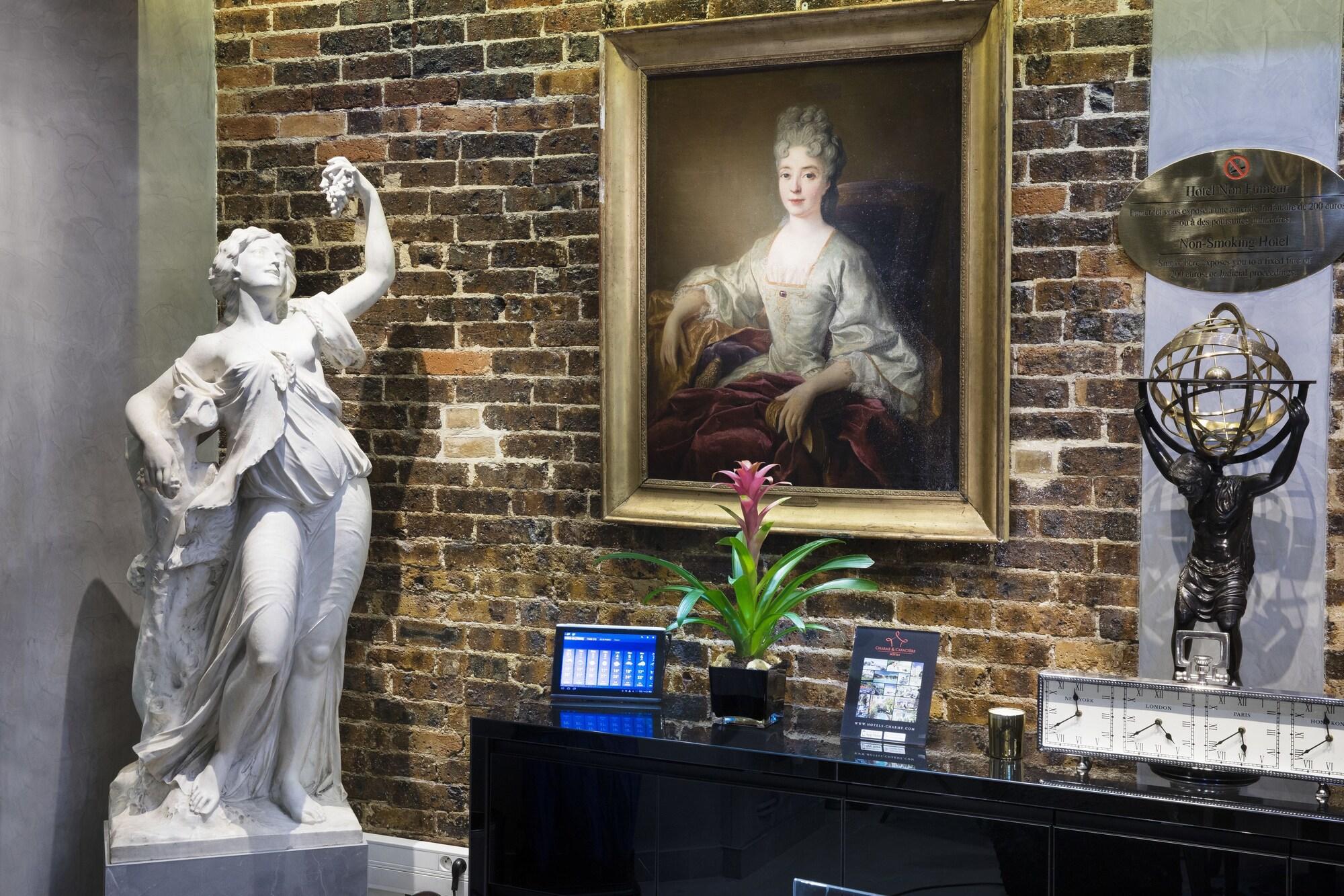 Vista Lobby Hotel Plaza Elysées