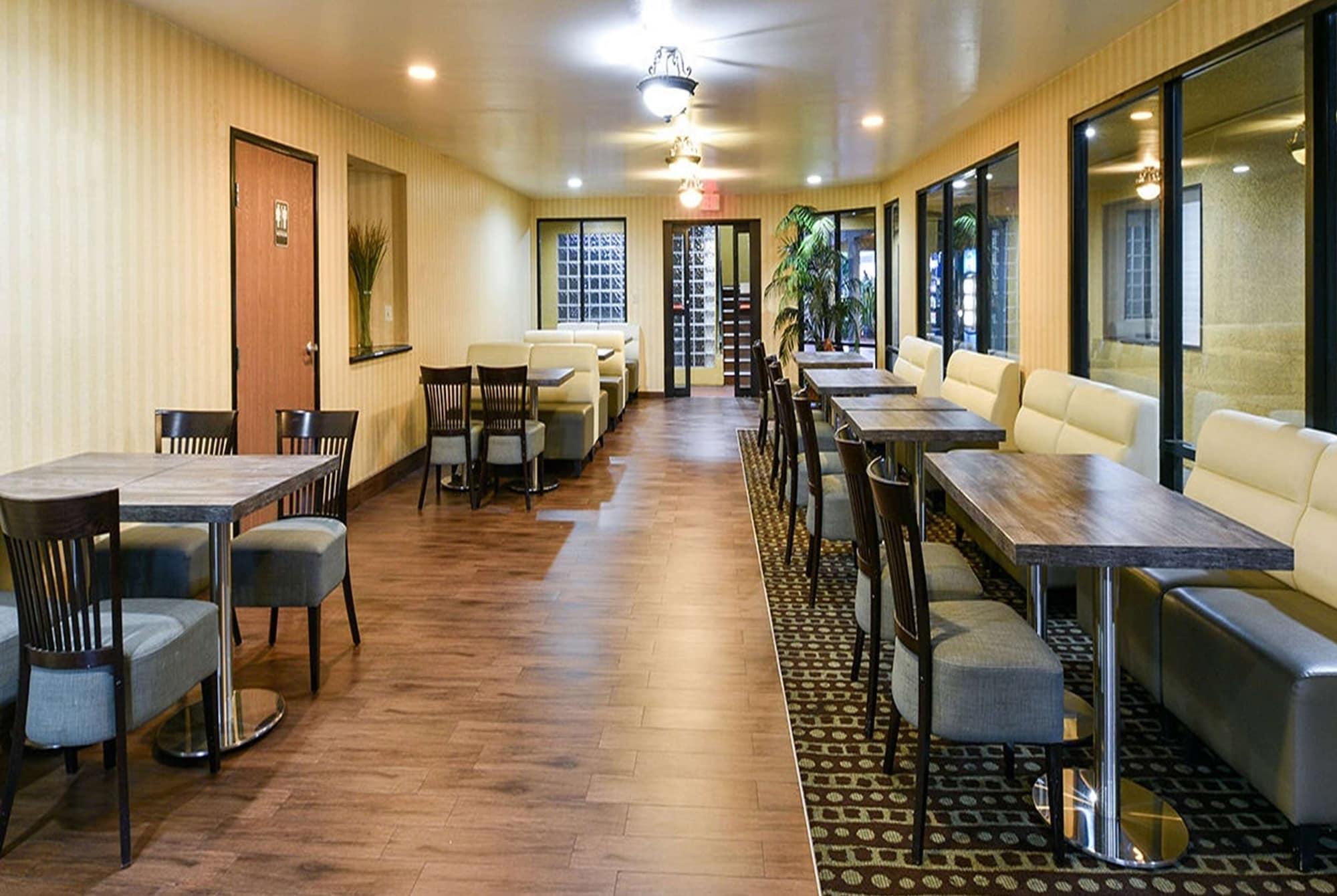 Restaurant Travelodge by Wyndham Commerce Los Angeles Area