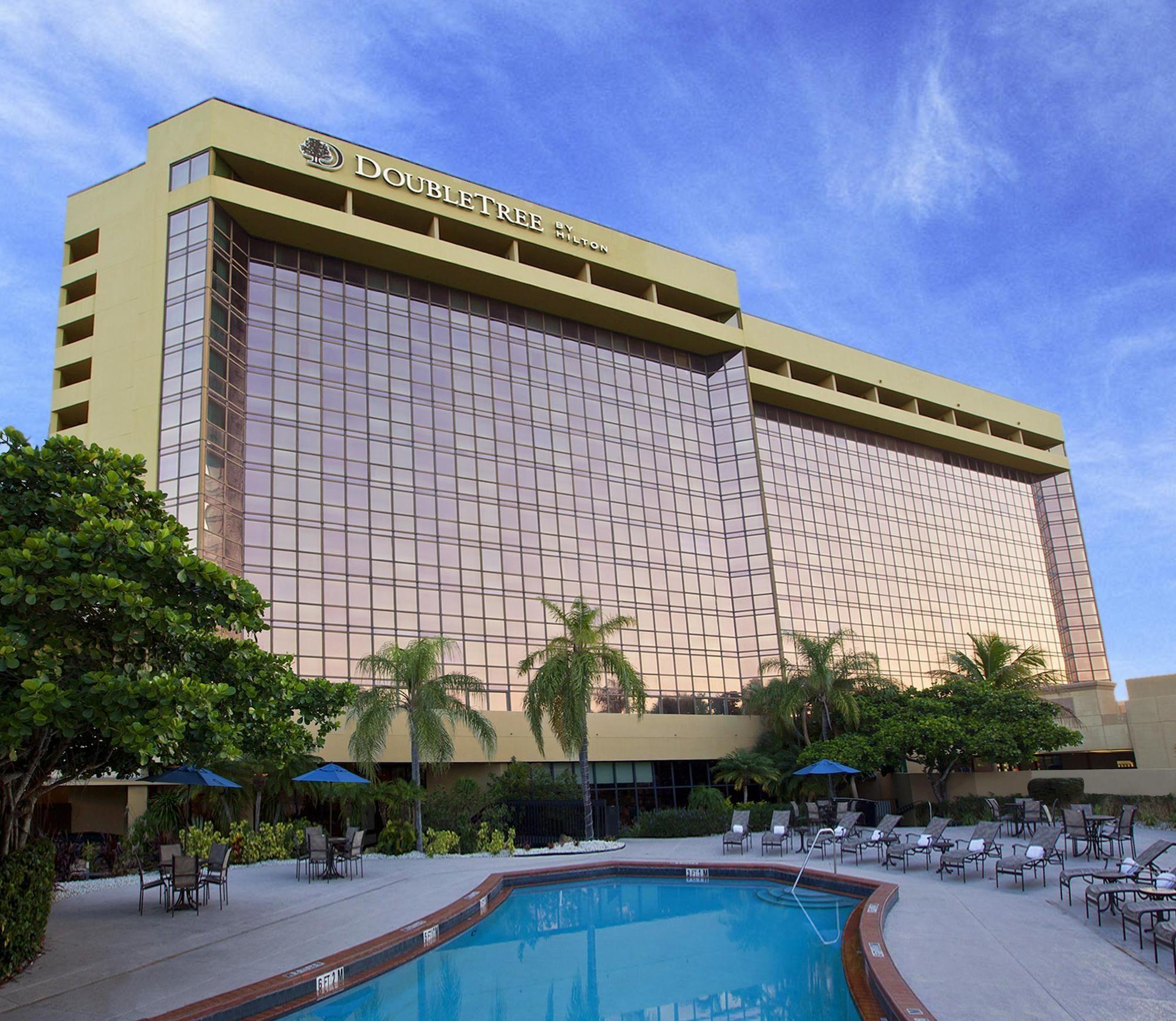 Vista Exterior Doubletree Hotel & Miami Airport Convention Center