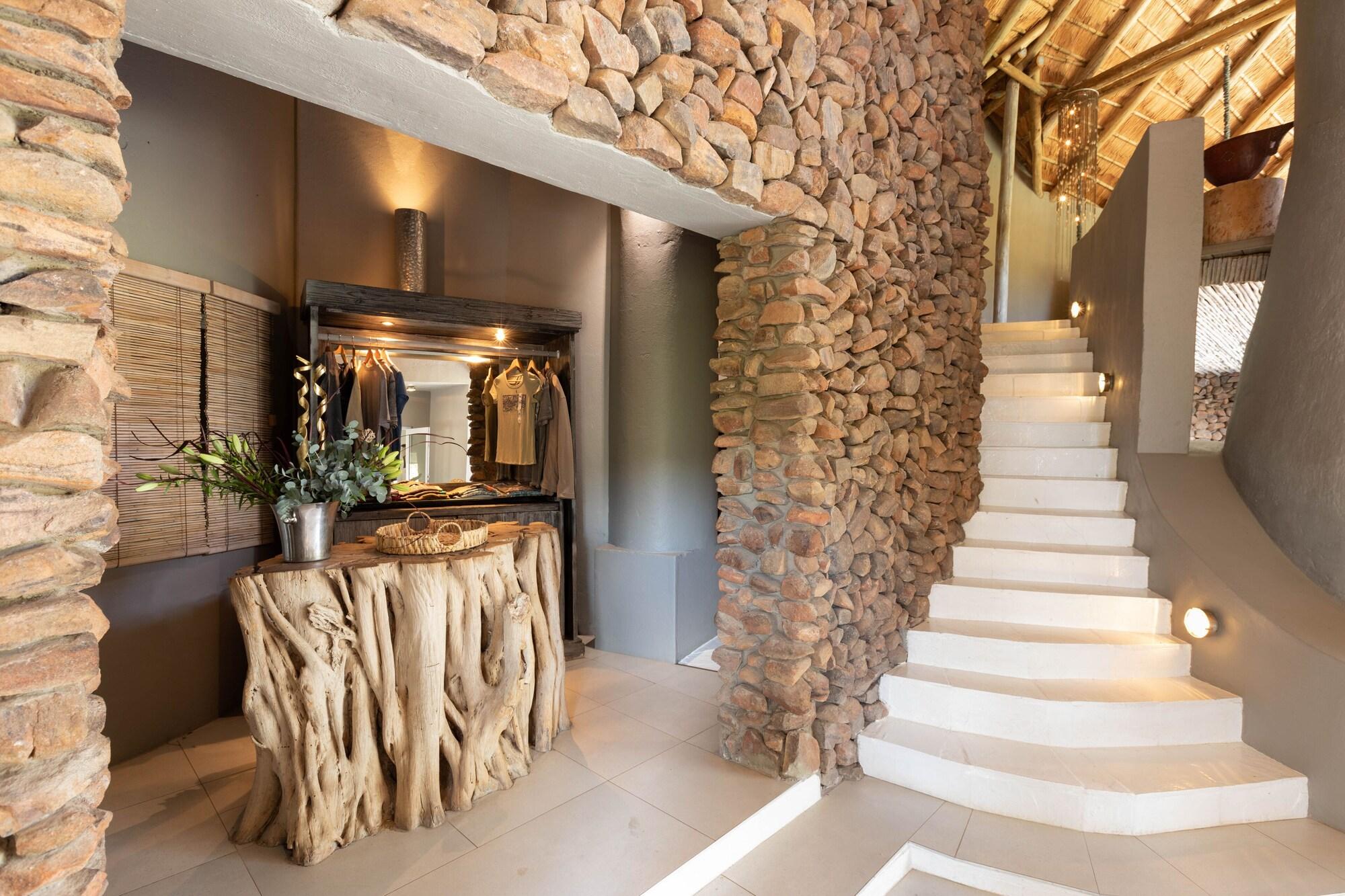 Vista Lobby Clifftop Exclusive Safari Hideaway