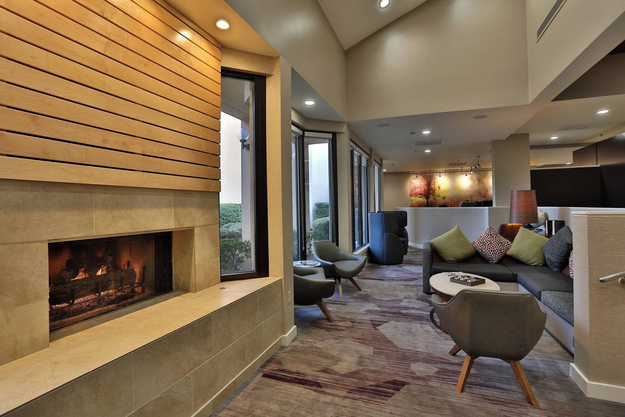 Vista Lobby Courtyard by Marriott Montgomery