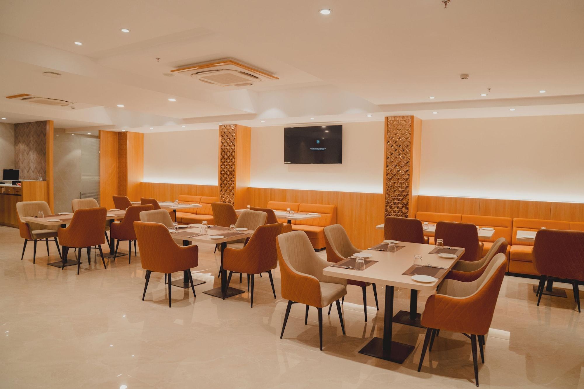 Restaurant Hotel Siddharth Grand