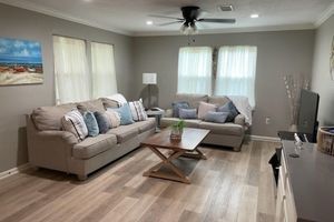 Alquiler Vacacional - !!!Private Lake!!! Fishing, Swimming & MORE!!! Charming Lakeside Bungalow!!