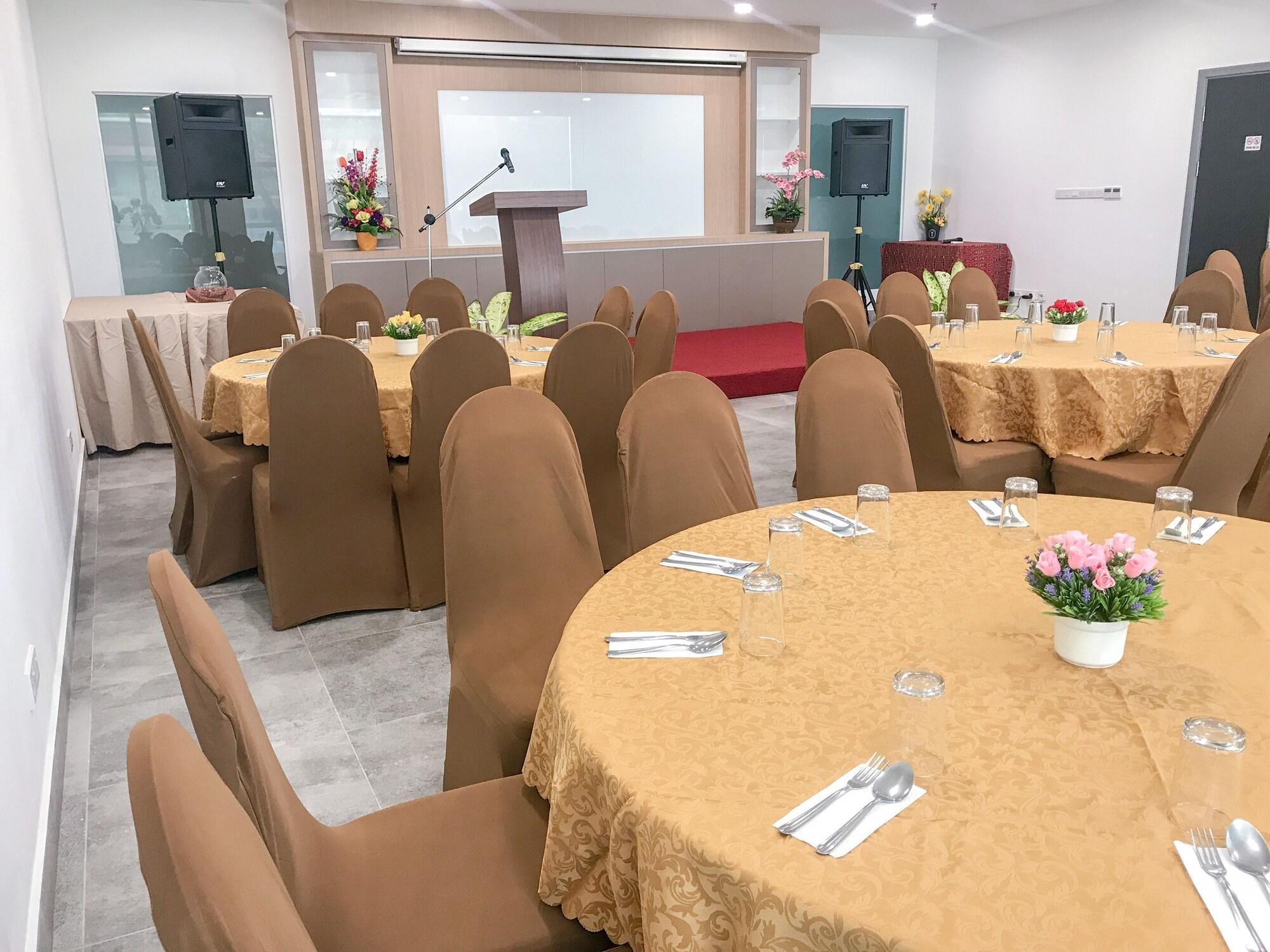 Instalaciones Recreativas AZ Hotel & Serviced Apartments