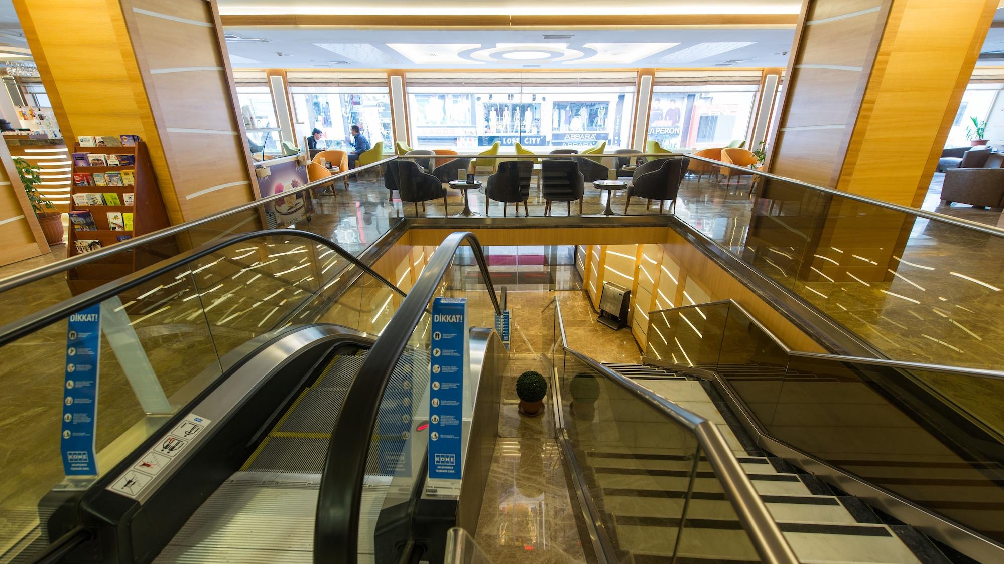 Vista Lobby Prestige Hotel Old City