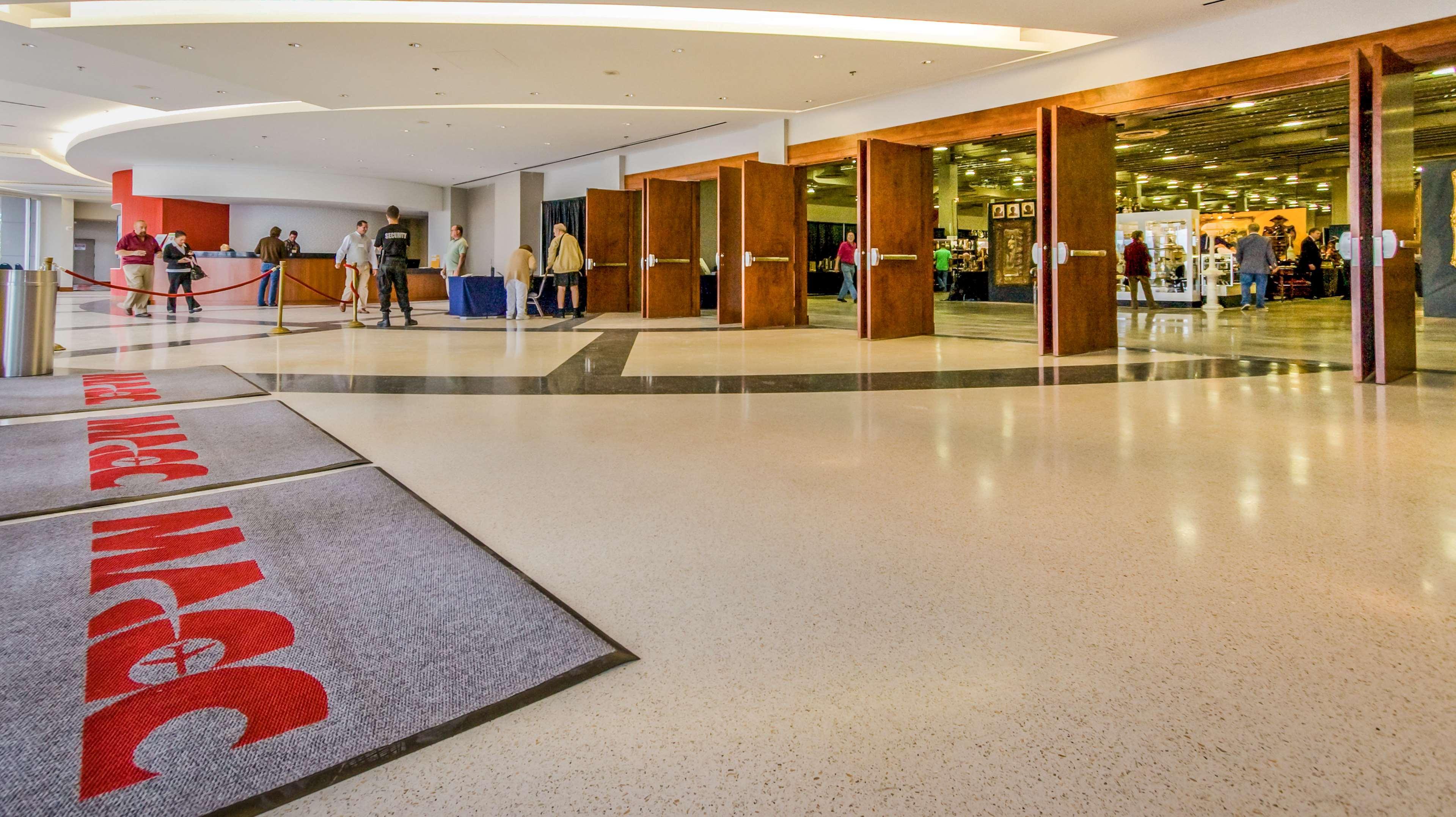 Vista Lobby DoubleTree by Hilton Hotel Miami Airport & Convention Center