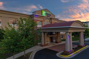 Alojamiento - Holiday Inn Express & Suites Alexandria - Fort Belvoir by IHG