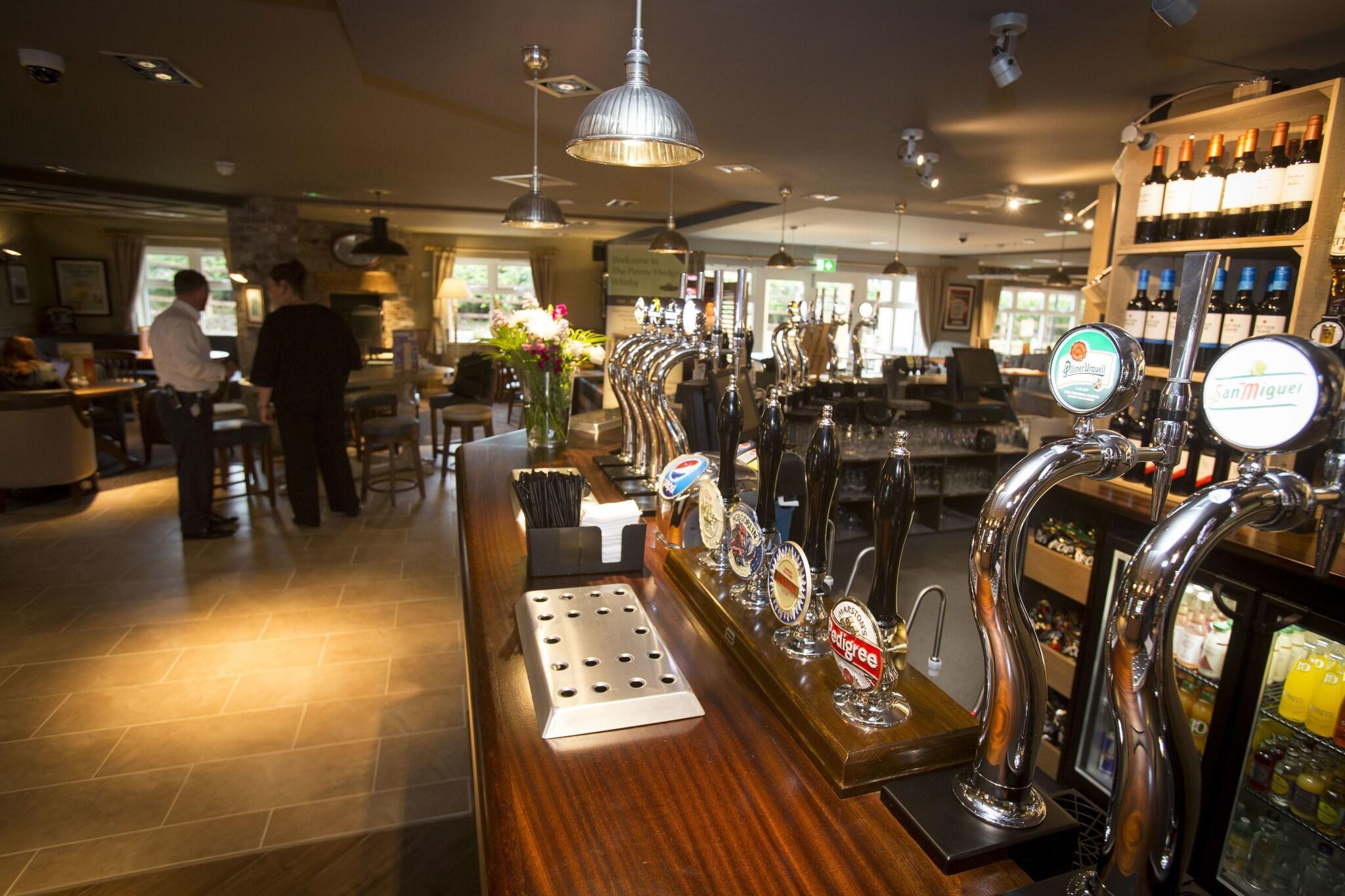 Bar/Salón Penny Hedge, Whitby by Marston's Inns