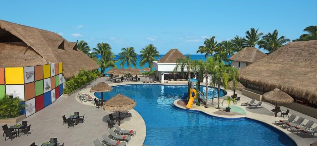 Playa de arena con acceso a snorkel