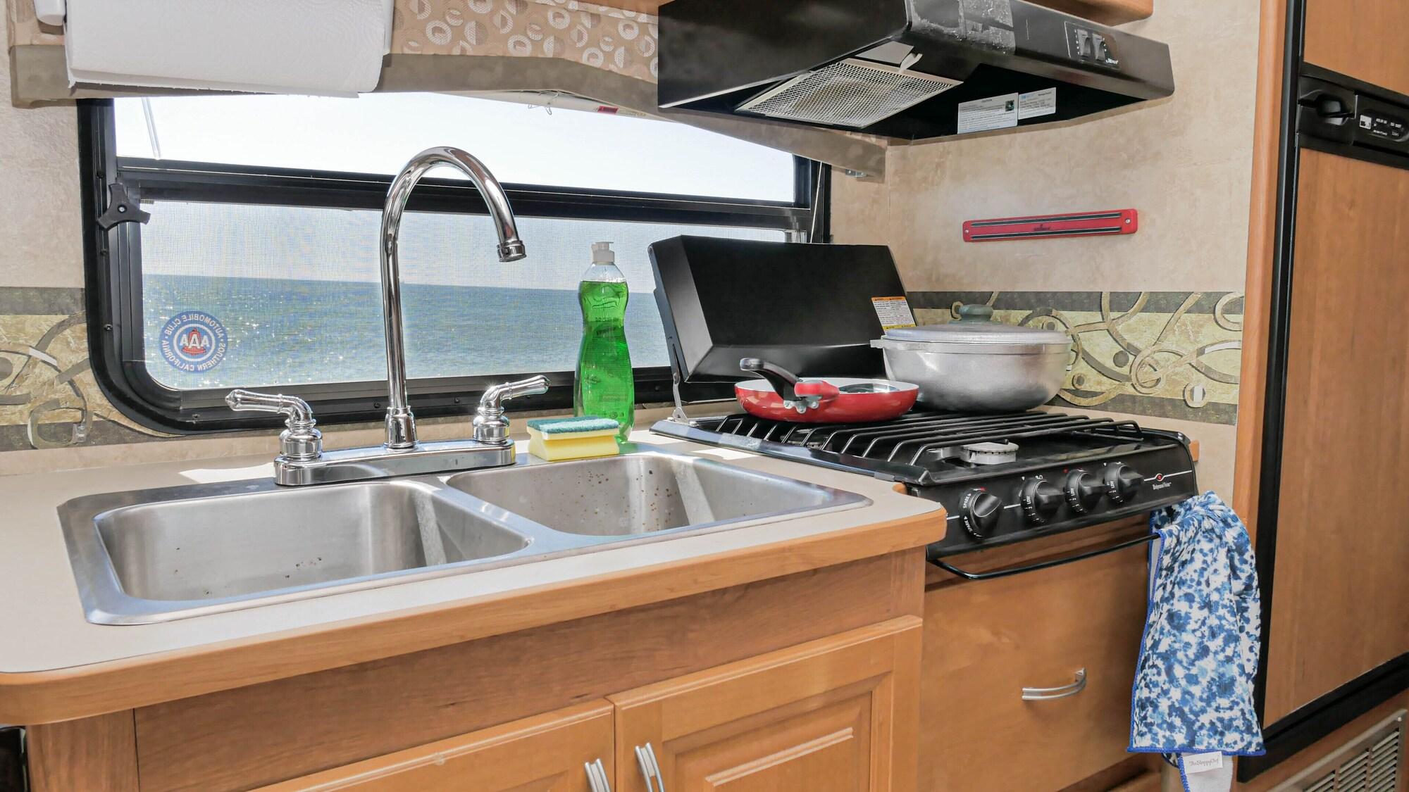 Comodidades del Alojamiento travel in a fun way with this motorhome