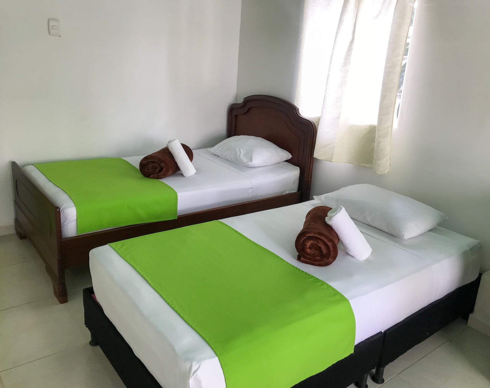 Habitación Room-room With 1 Double bed and 2 Single