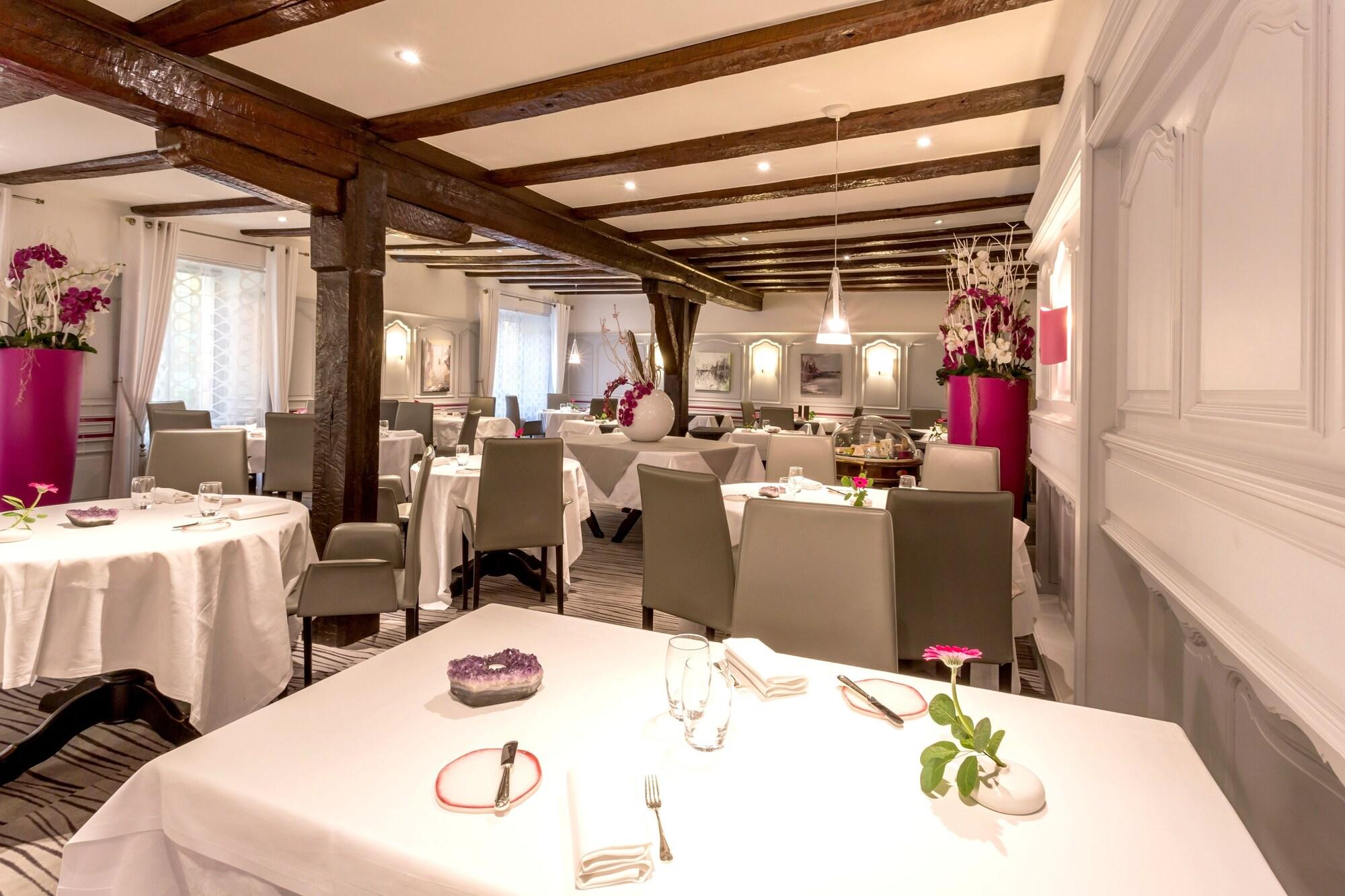 Varios Logis Auberge du Cheval Blanc