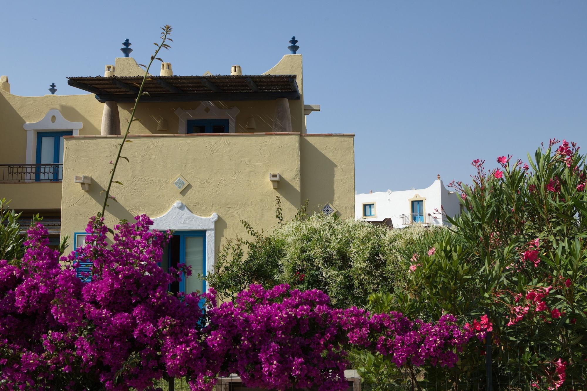 Vista Exterior Marsa SiclÃ  Le Ville