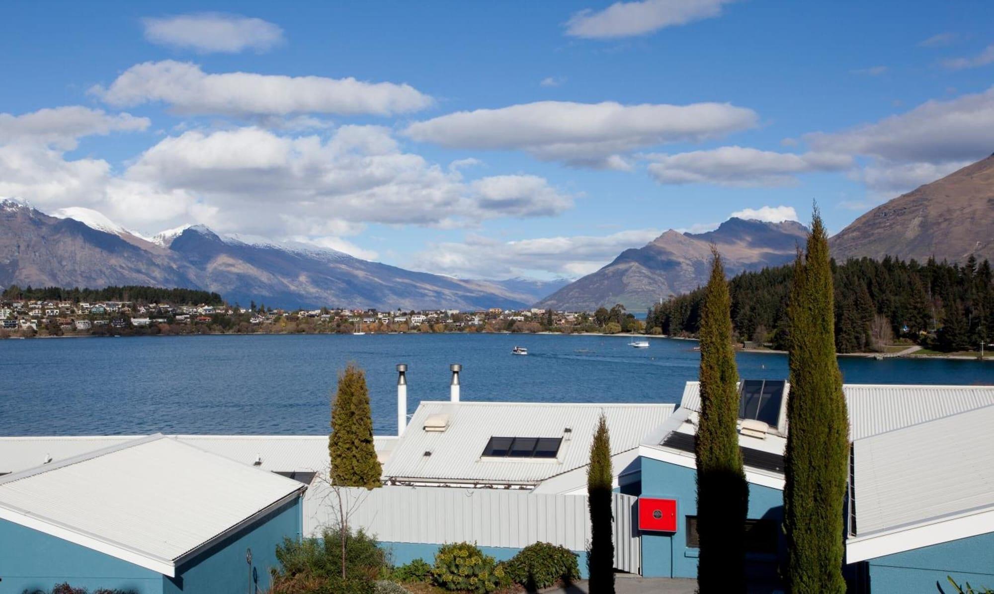 Varios Spinnaker Bay Apartments