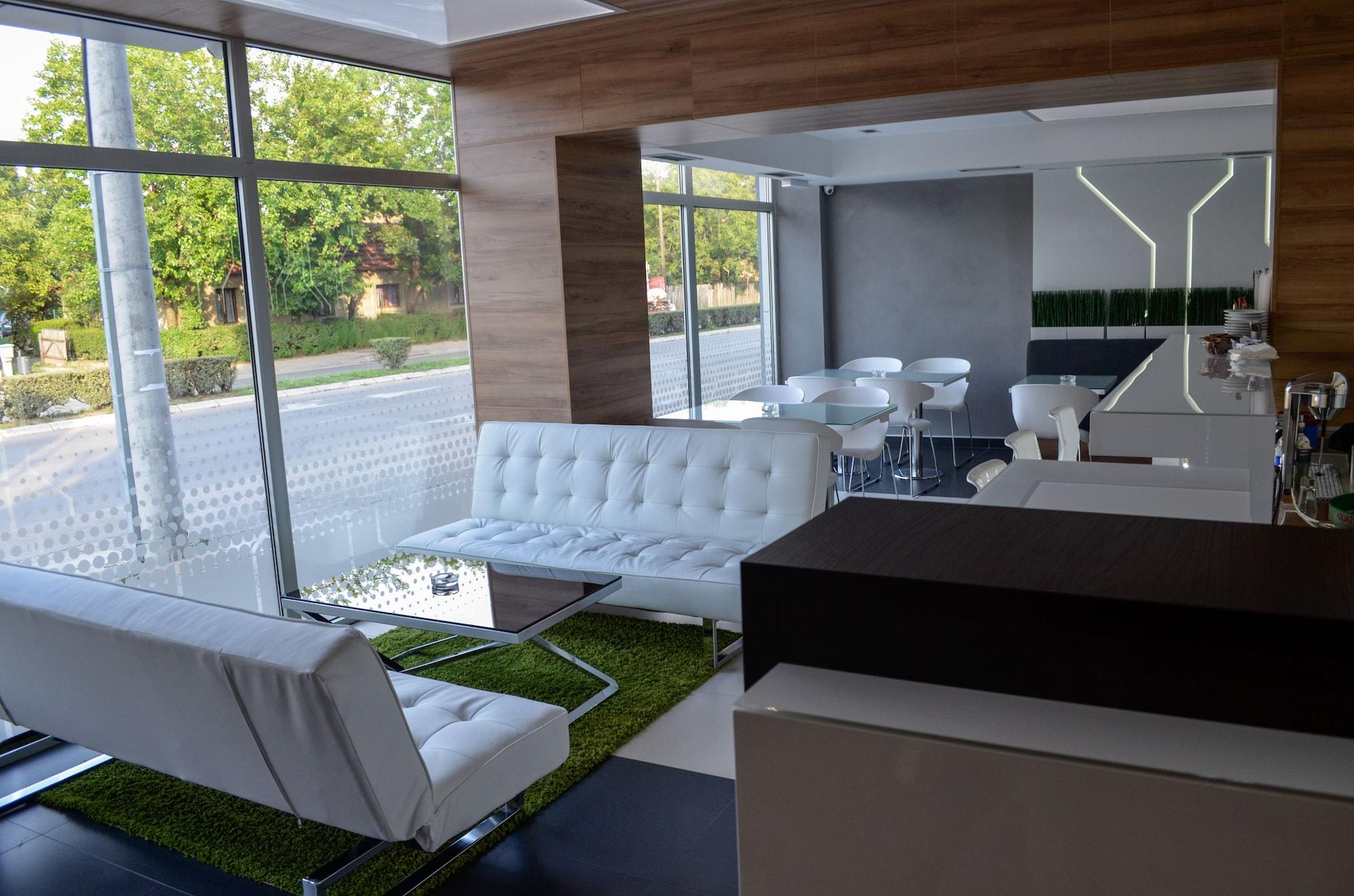 Vista Lobby Good Night