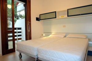 Alquiler Vacacional - Excellently Equipped row House With Fenced Garden for 8 in Lignano Pineta