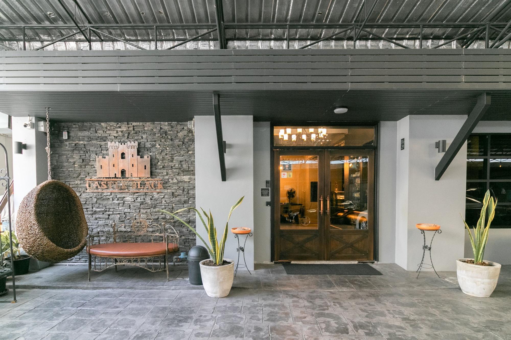 Vista Exterior Castle Black Bangkok - Hostel