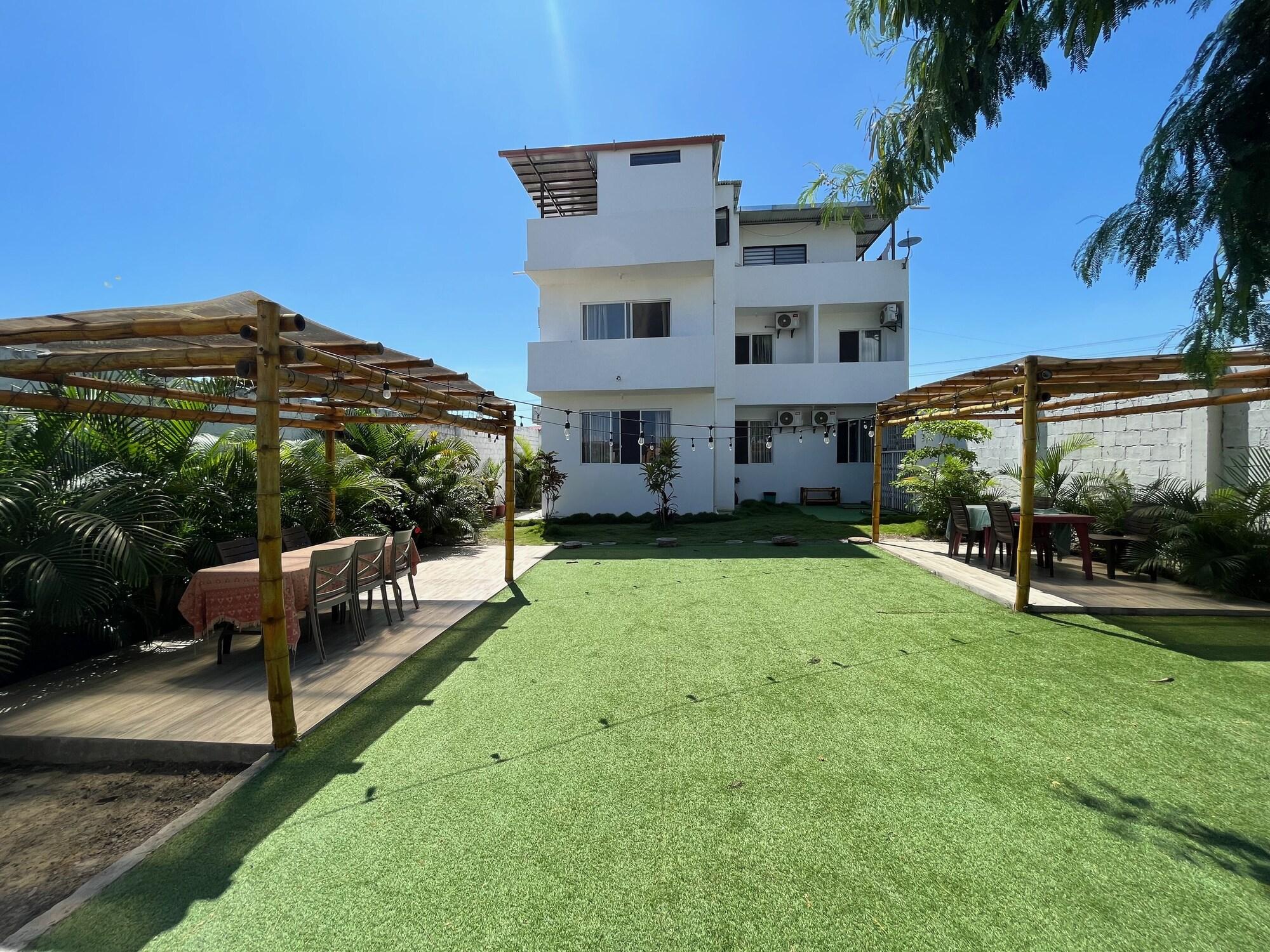 Instalaciones Recreativas Mare S&M Hostal