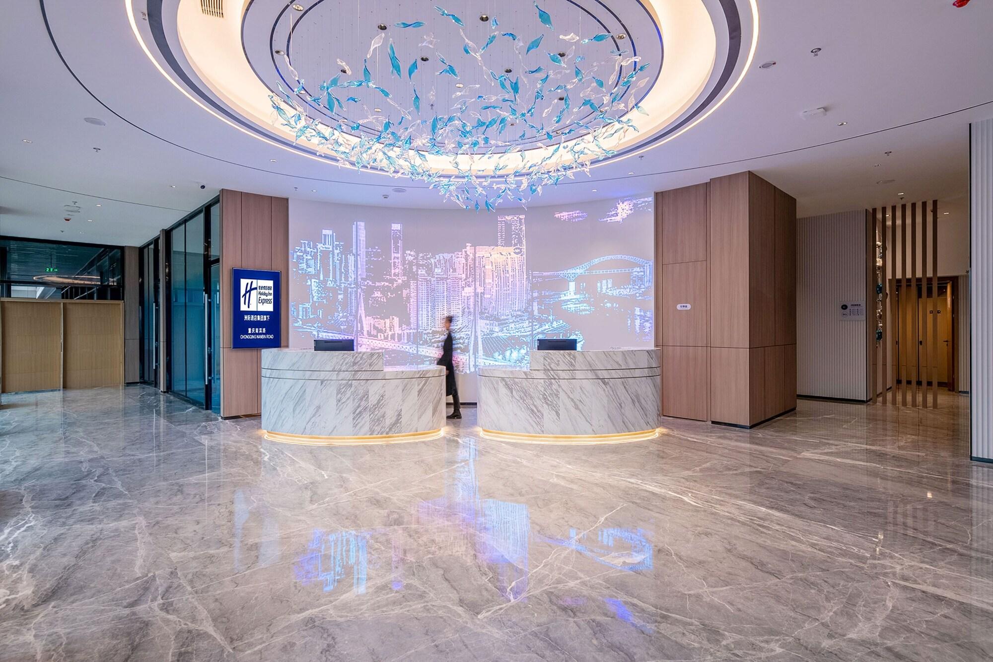 Vista Lobby Holiday Inn Express Chongqing Nanbin Road by IHG