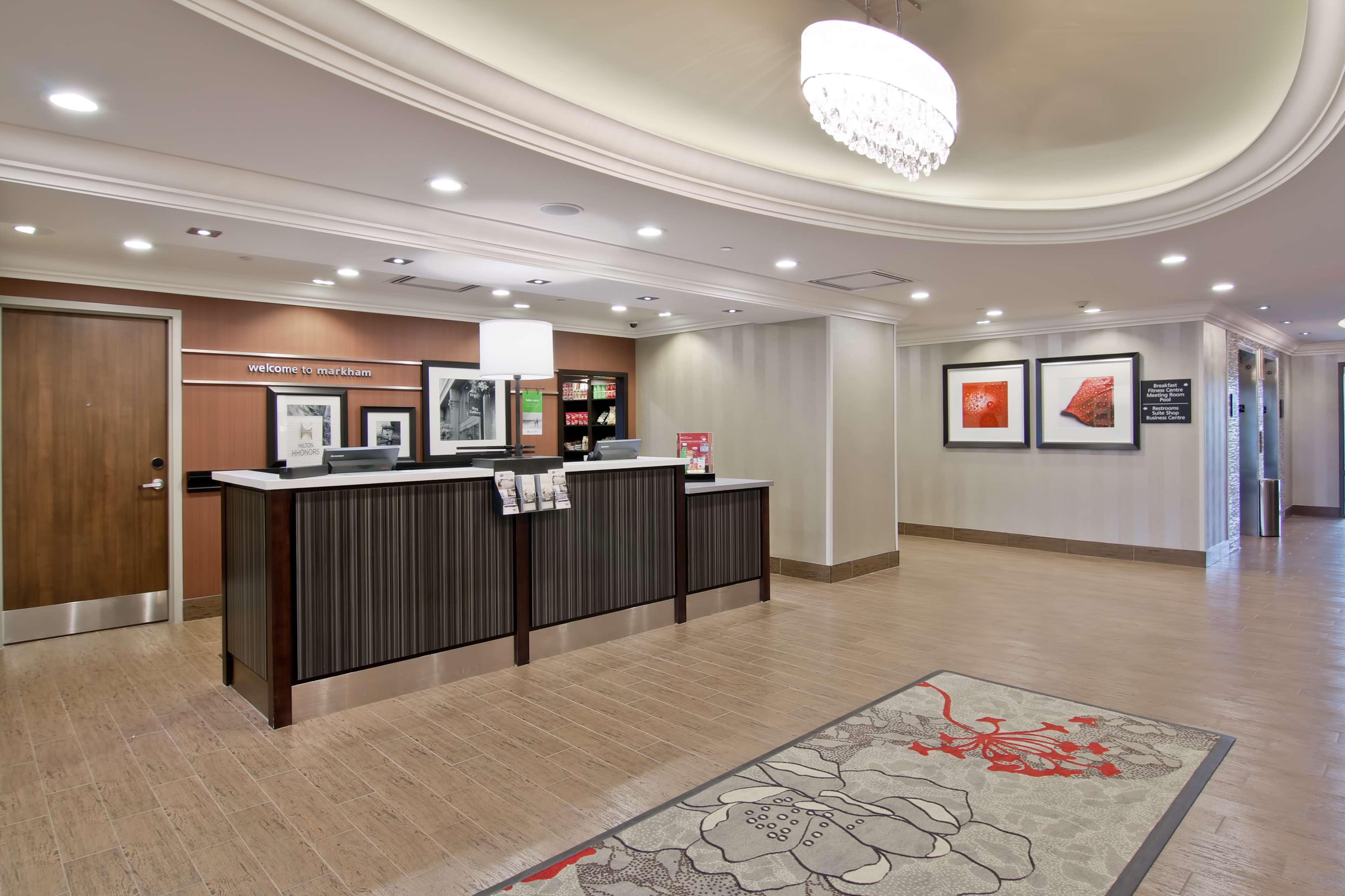 Vista Lobby Hampton Inn & Suites by Hilton Toronto Markham
