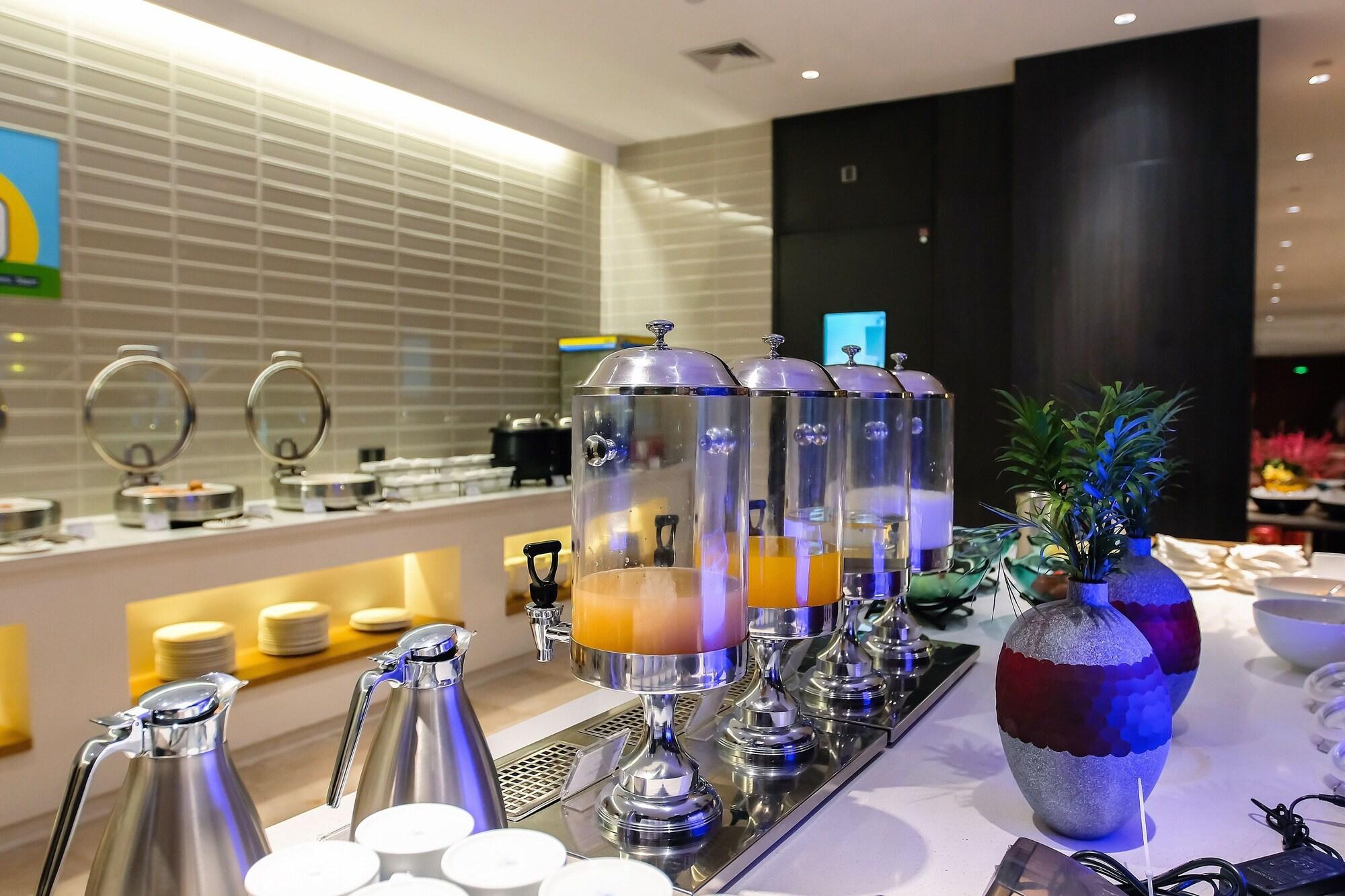 Restaurant Holiday Inn Express Harbin Qunli by IHG