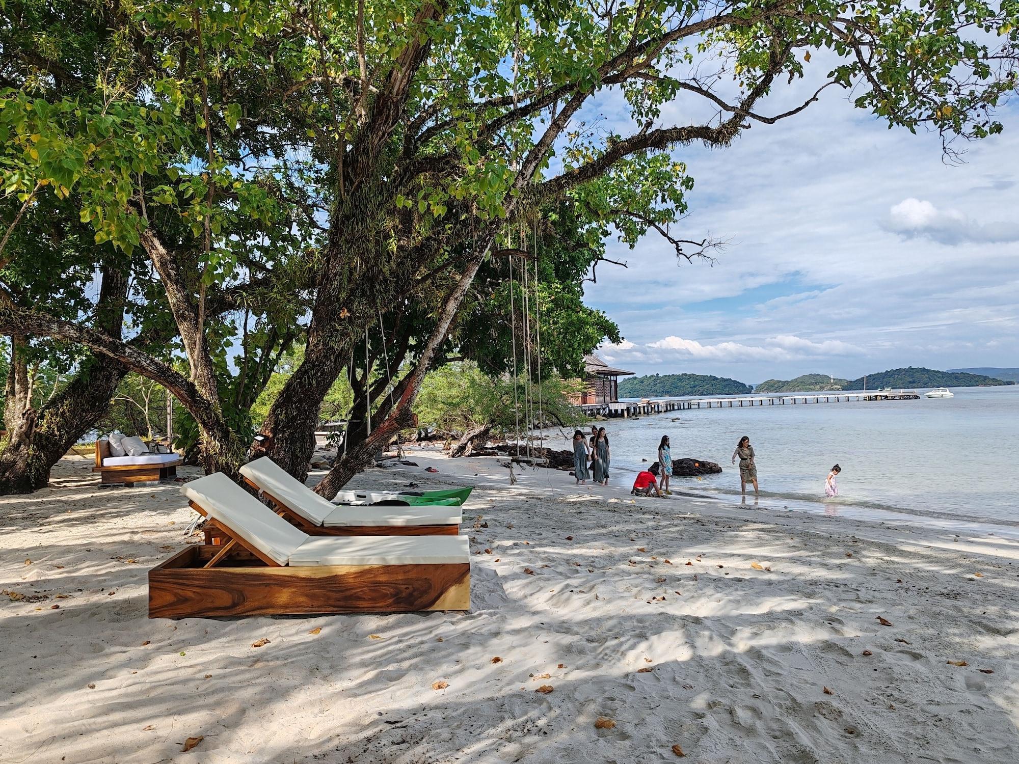 Playa Full Moon Private Island