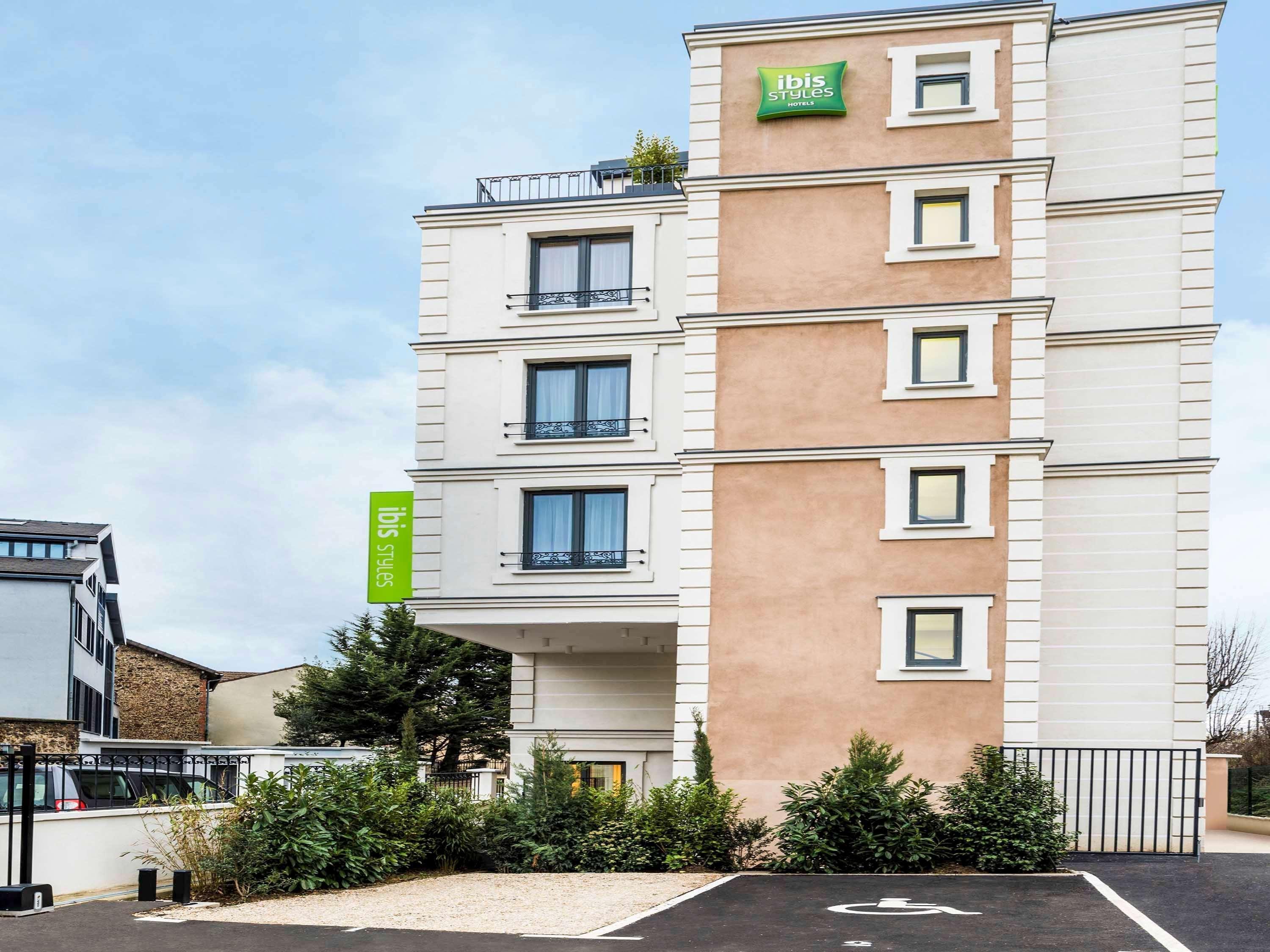 Vista Exterior ibis Styles Clamart Gare Grand Paris