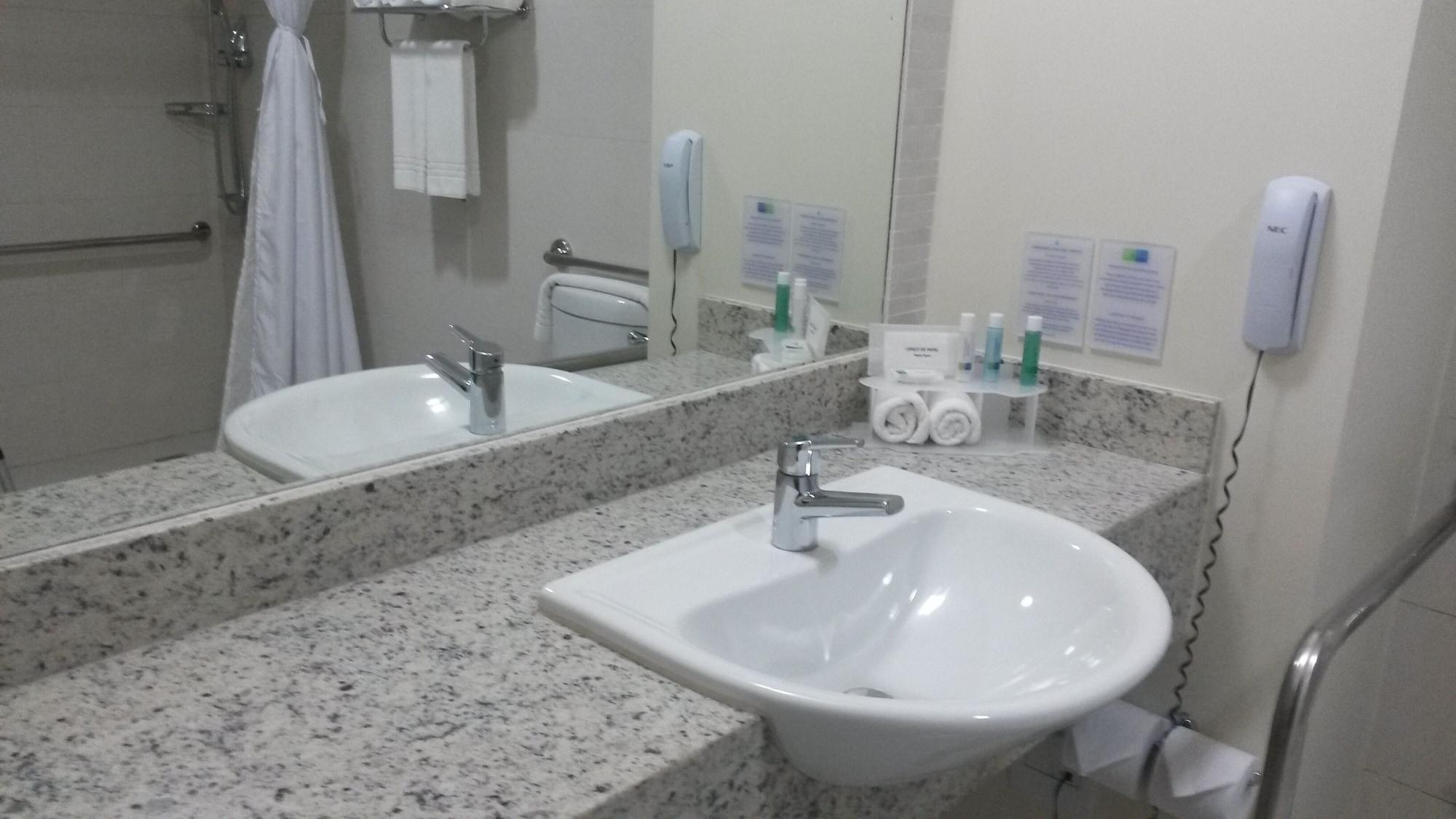 Equipamiento de Habitación Holiday Inn Express Belém Ananindeua by IHG