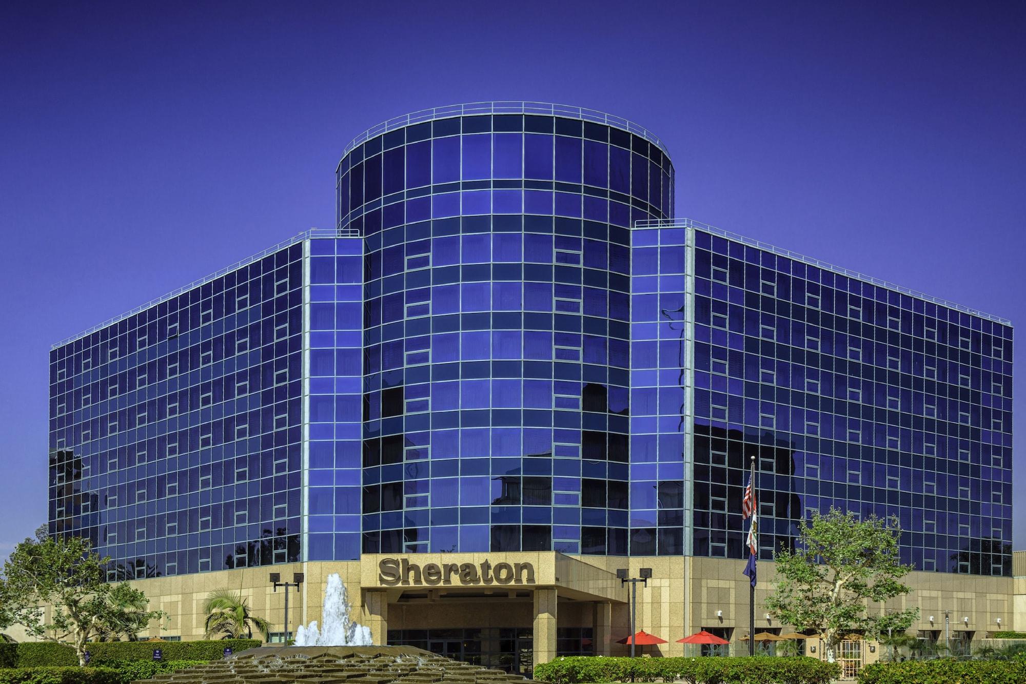 Vista Exterior Sheraton Cerritos Hotel