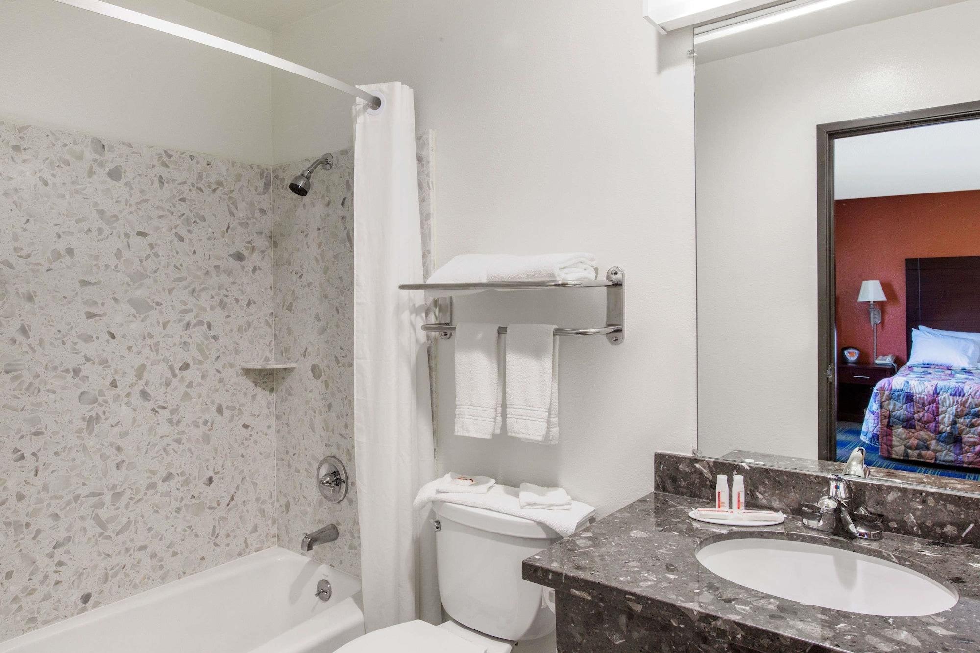 Equipamiento de Habitación Days Inn by Wyndham Fremont