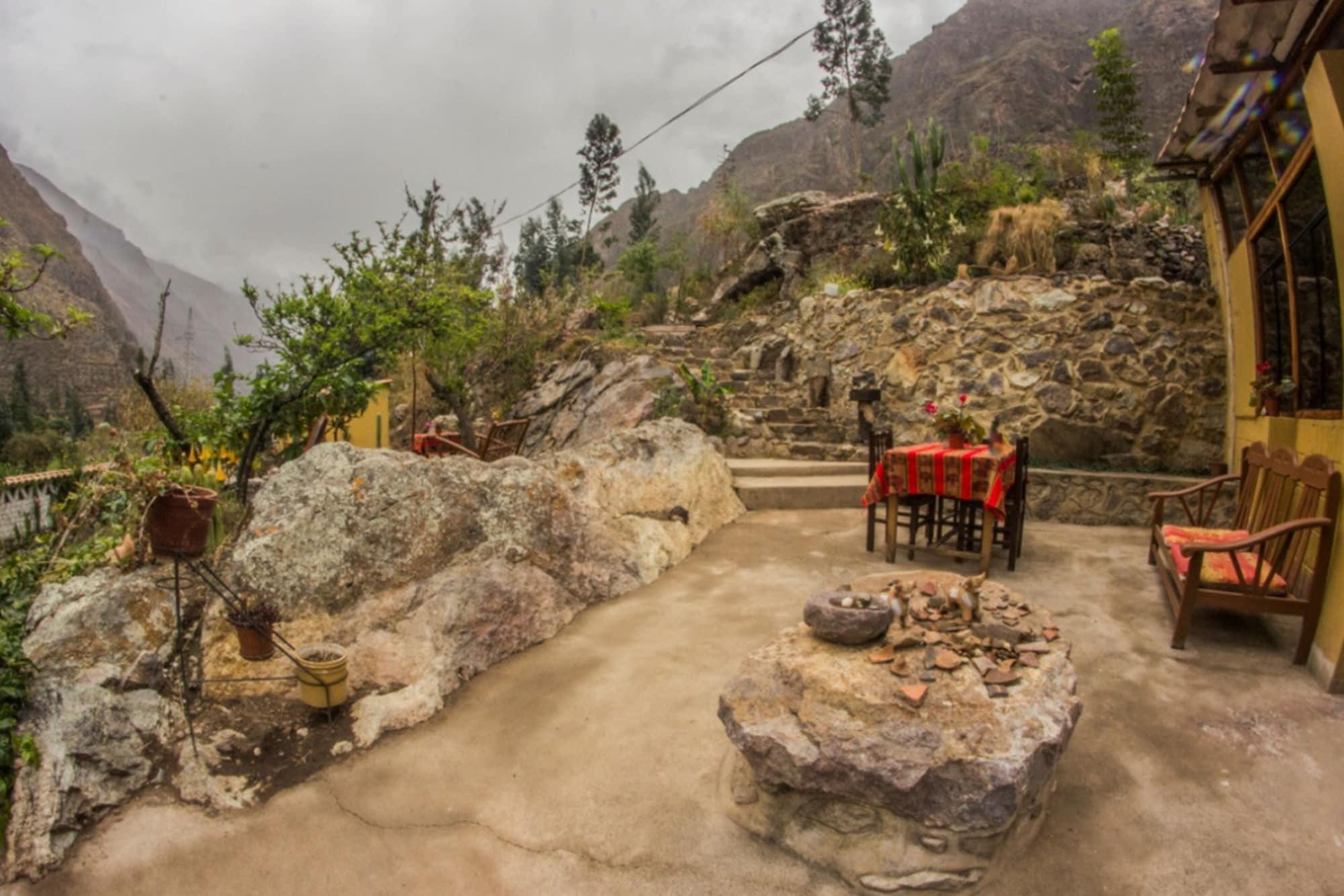 Varios Secret Valley House